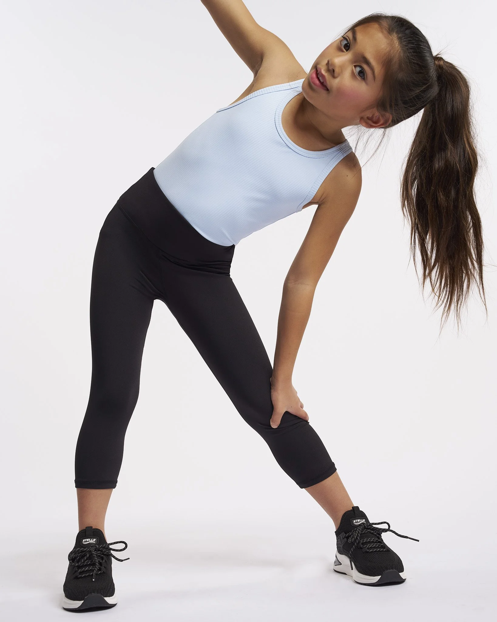 YG004-Girls Capri Yoga Leggings_Black_001.jpg