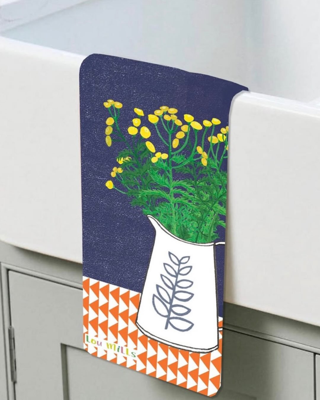 ✨ Last but certainly not least in our incredible line-up for this Saturday&rsquo;s market&hellip;

We&rsquo;re so excited to welcome @loumillsdesigns, a Cambridgeshire based artist creating beautifully vibrant cards, prints, brooches and stationery. 