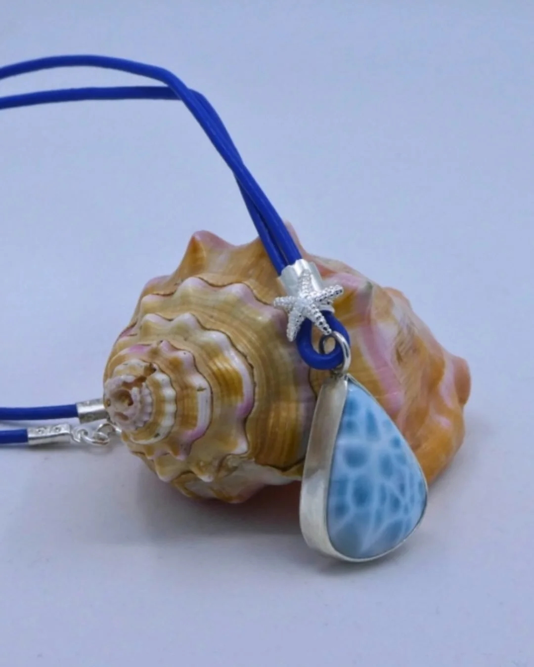 THIS SATURDAY 🌞

Bring a little seaside sparkle to your weekend as we welcome back @seawhispers_jewellery to The Little Makers Market, in the beautiful Unitarian Meeting House in Bury St Edmunds!

Zelda creates a stunning collection of contemporary 