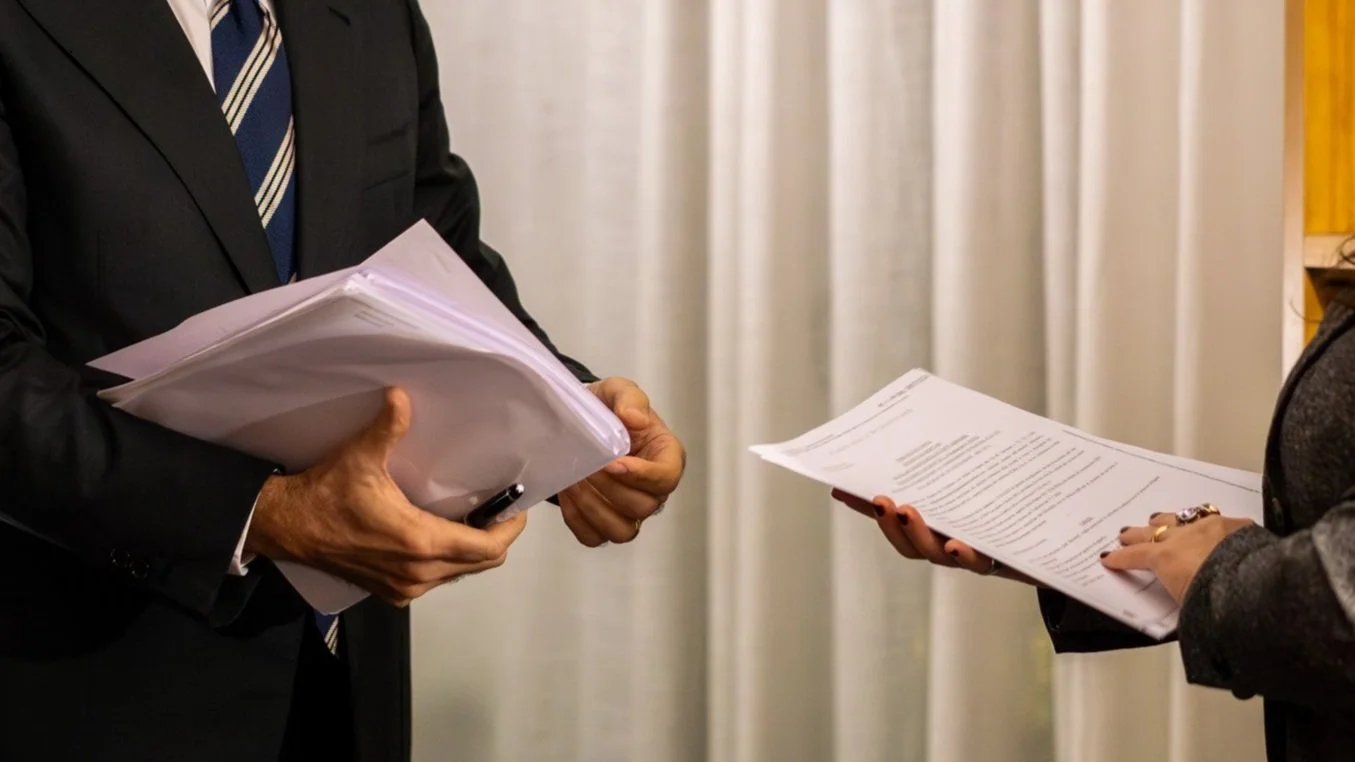 Professionisti dello Studio Legale De Cristofaro durante una consulenza legale