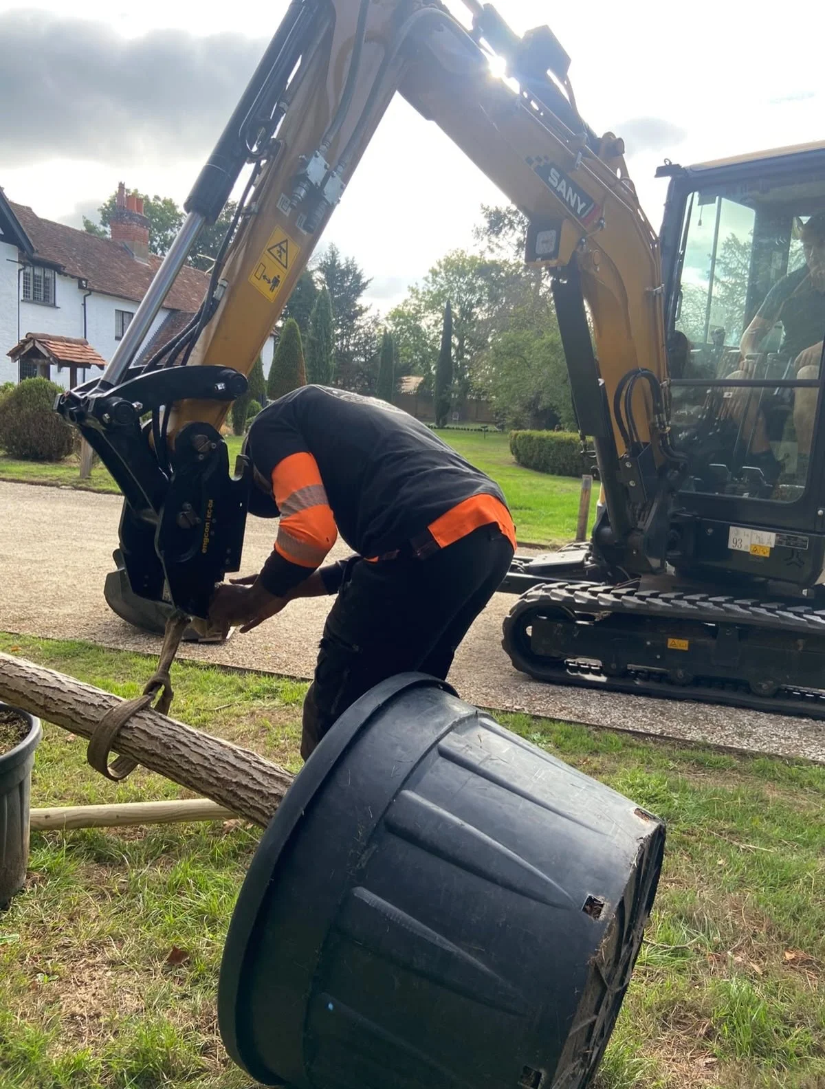 We were asked to replace trees lost during construction at this property. With some weighing around 200kg, getting them into position took careful planning and teamwork! 🌱

Italian Cypress, Willow and Birch planted and secured. Finished photos comin
