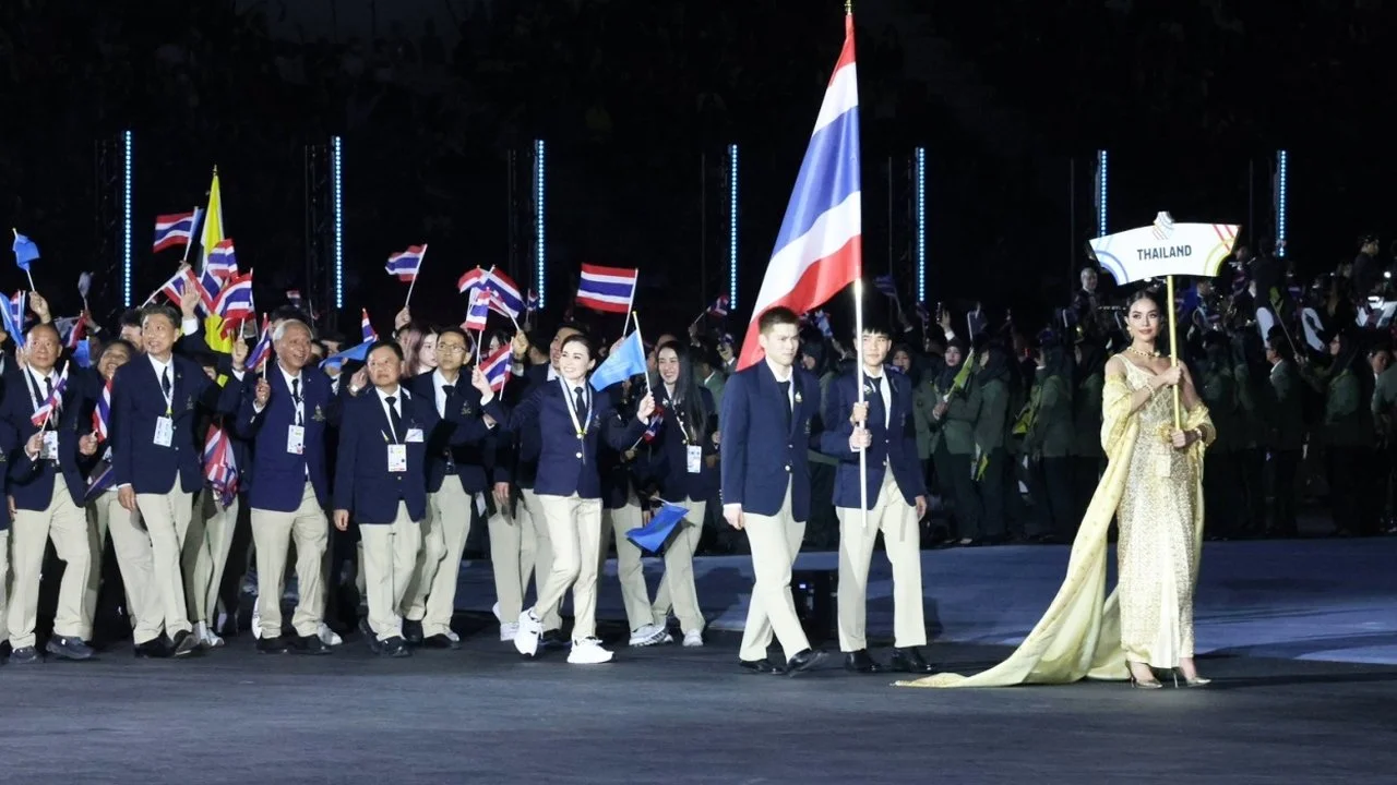 สมเด็จพระนางเจ้าสุทิดา พัชรสุธาพิมลลักษณ พระบรมราชินี ในแฟชั่นแบบ Classic Preppy Look