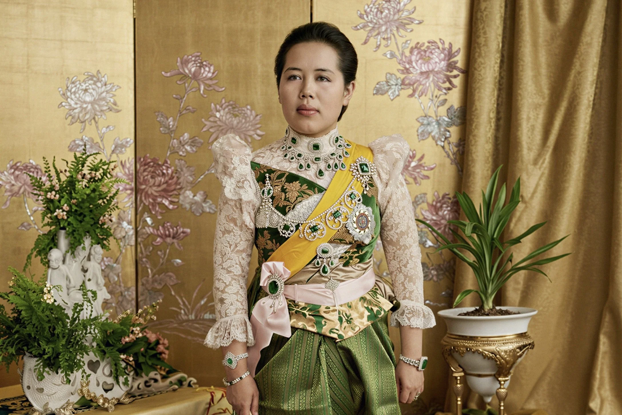 สมเด็จพระศรีพัชรินทราบรมราชินีนาถ และสร้อยพระศอชุดเครื่องมรกต