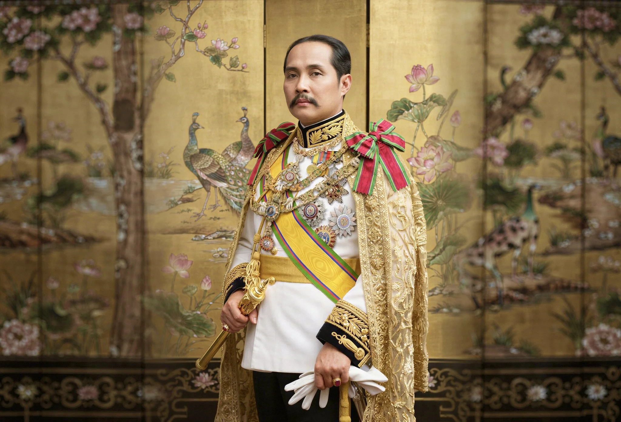 รัชกาลที่ ๕ ทรงฉลองพระองค์เครื่องแบบเต็มยศใหญ่ จอมพลเหล่าทัพสยาม