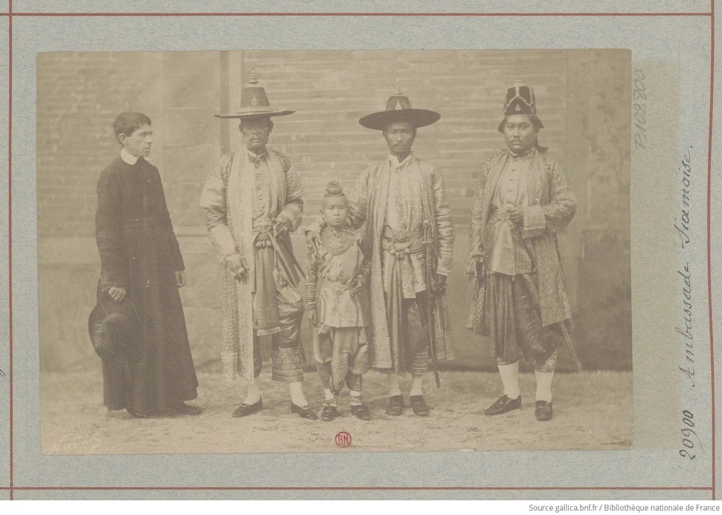 Ambassade_siamoise___[photographie_tirage_[...]Atelier_Nadar_btv1b53245917p_1.jpeg