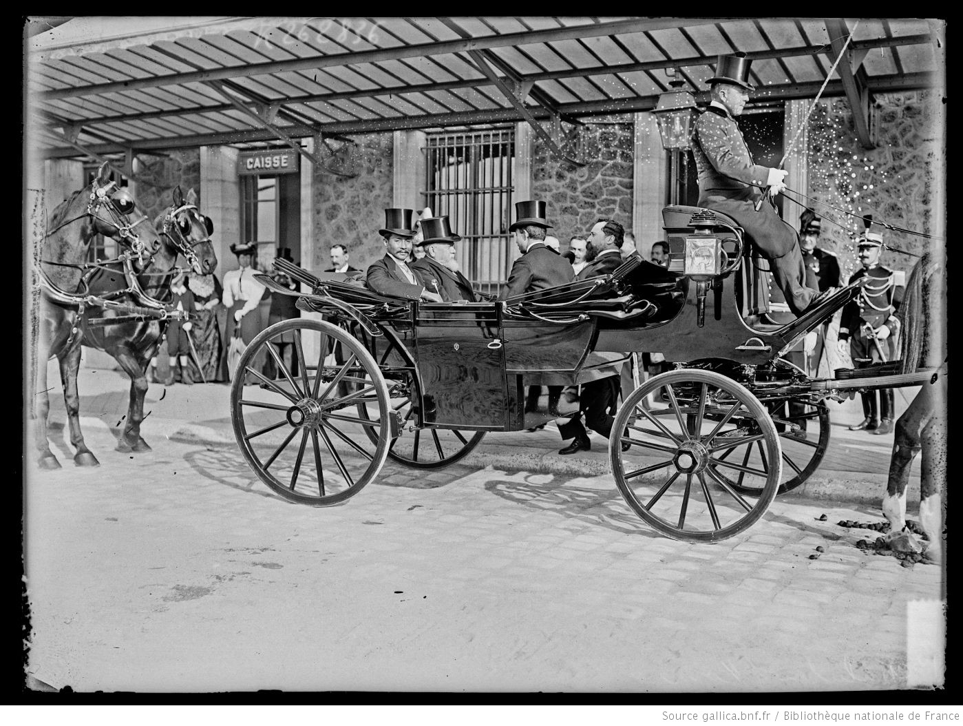 [Le_roi_de_Siam]_Chulalongkorn_[...]Agence_Rol_btv1b532248553_1.png