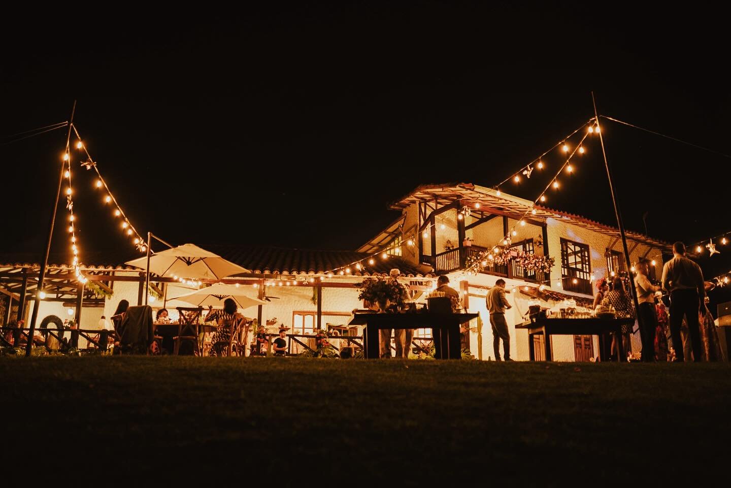 Momentos alegres, recuerdos especiales y un sin fin de sentimientos quedan en los corazones de quienes celebran este gran d&iacute;a en Casa El Paran&aacute;  #weddings #houserental #vacations #specialevents