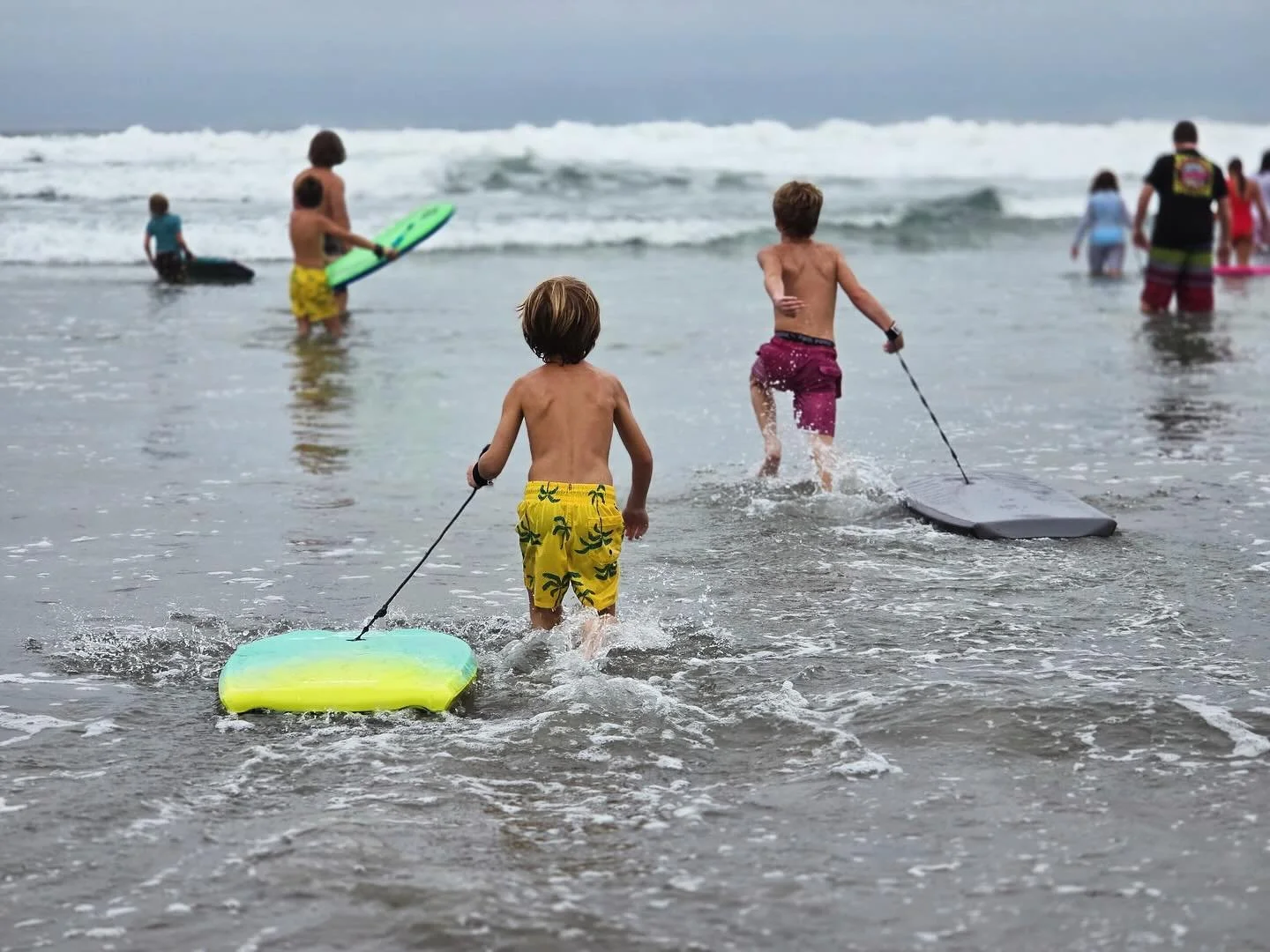 Racing into the waves with boogie boards and big smiles 🌊🐋&mdash;another magical day of fun, friendship, and ocean adventure at Whale Adventures Beach Camp! #whaleadventures #stoke #beach #nature