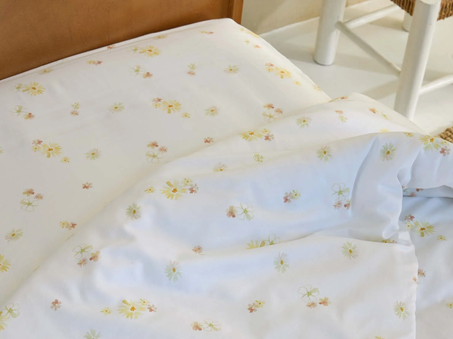 mood-child-fitted-sheet-cotton-sateen-flower-valley.jpg