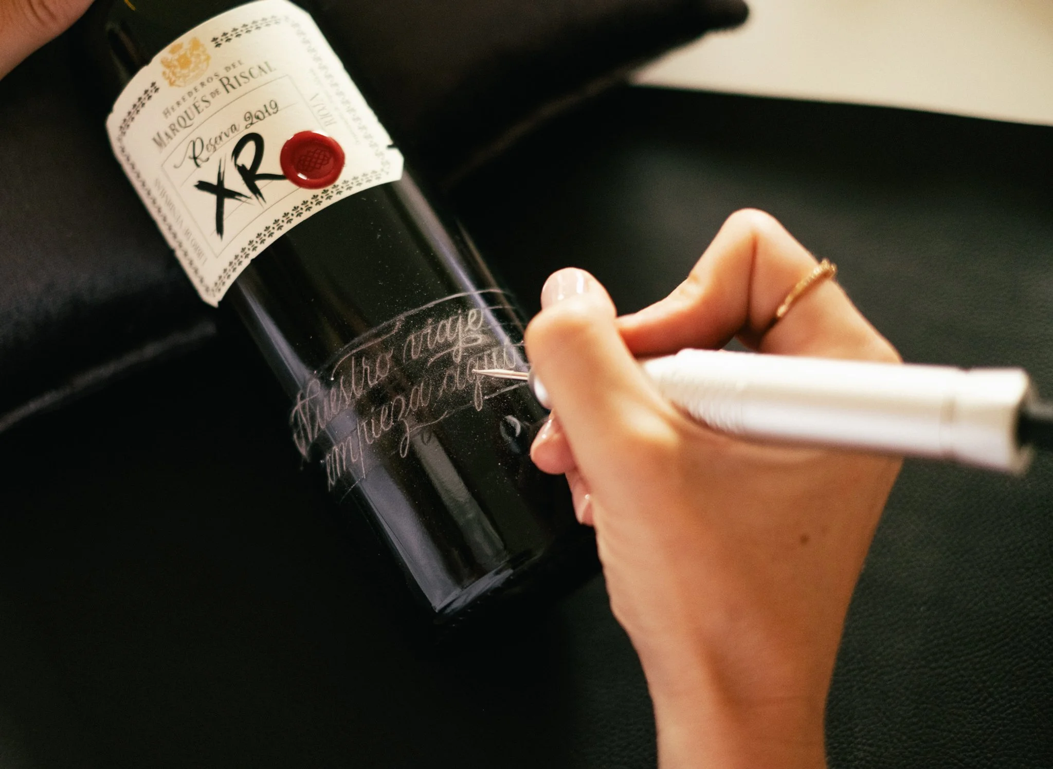 Mallorca engraving by hand. Engraved wine bottle