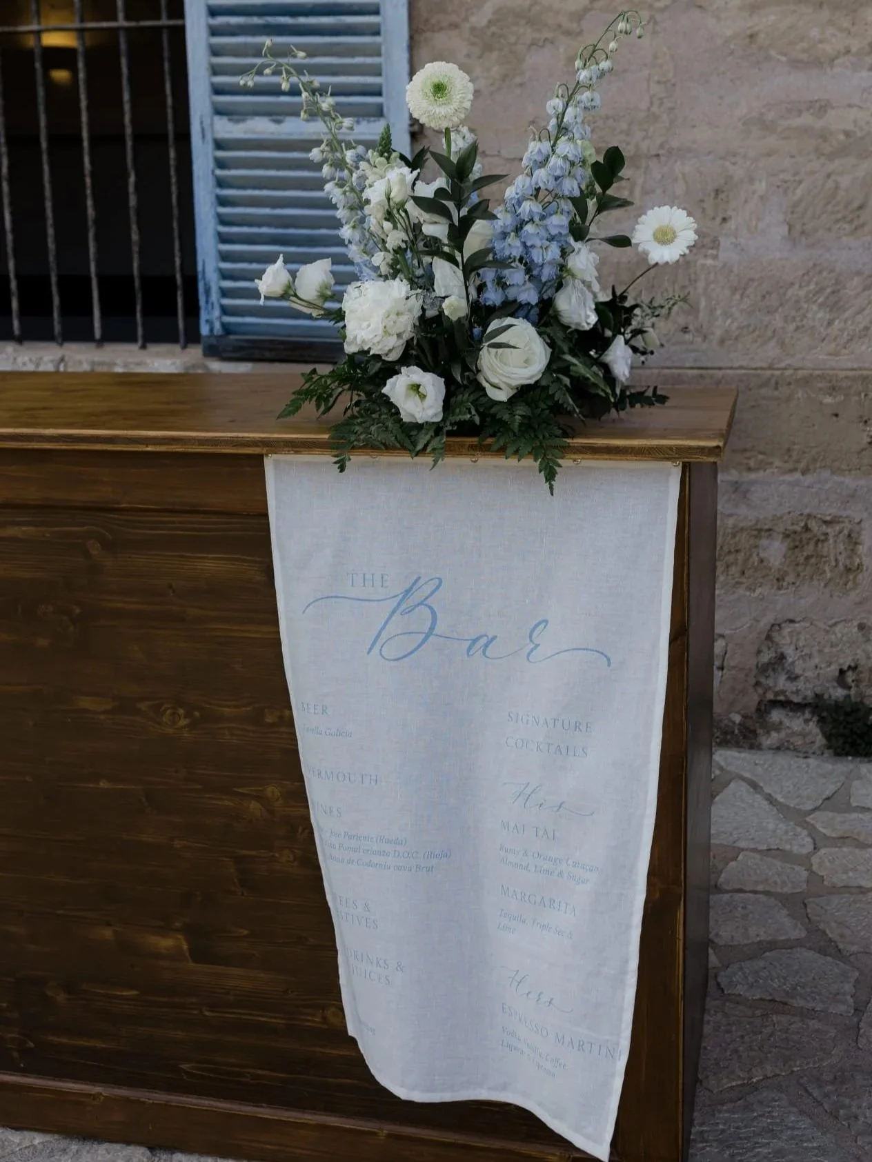 Mallorca wedding linen bar sign. Wedding calligraphy