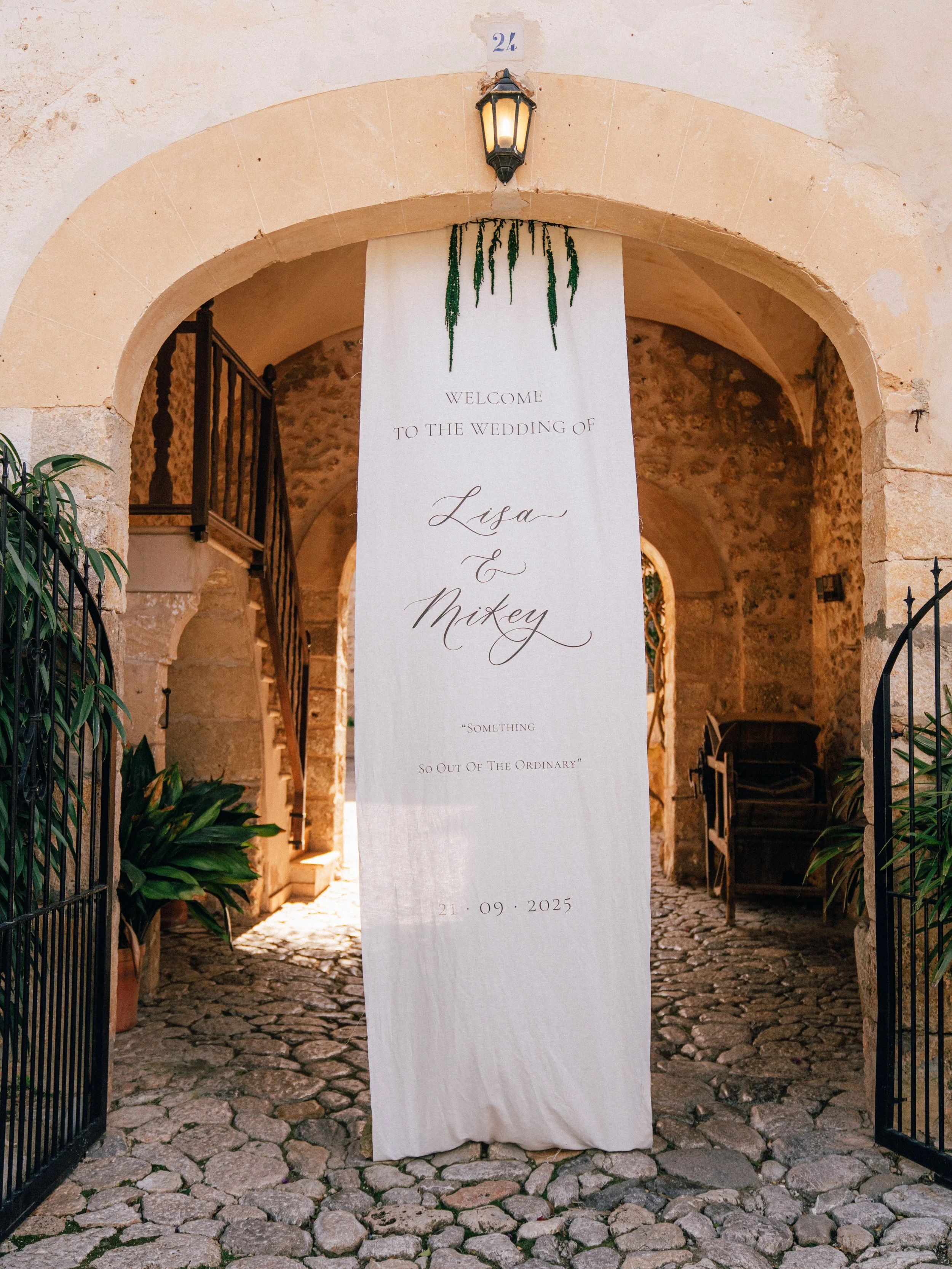 Wedding stationery and signage Mallorca. Linen Welcome sign