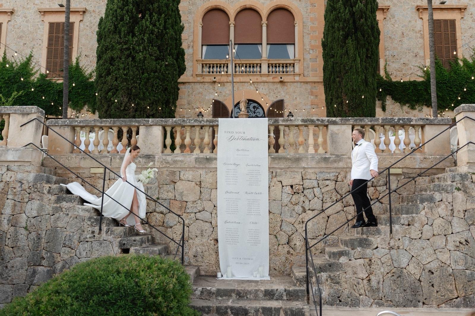 Wedding stationery and signage Mallorca. Linen seating plan