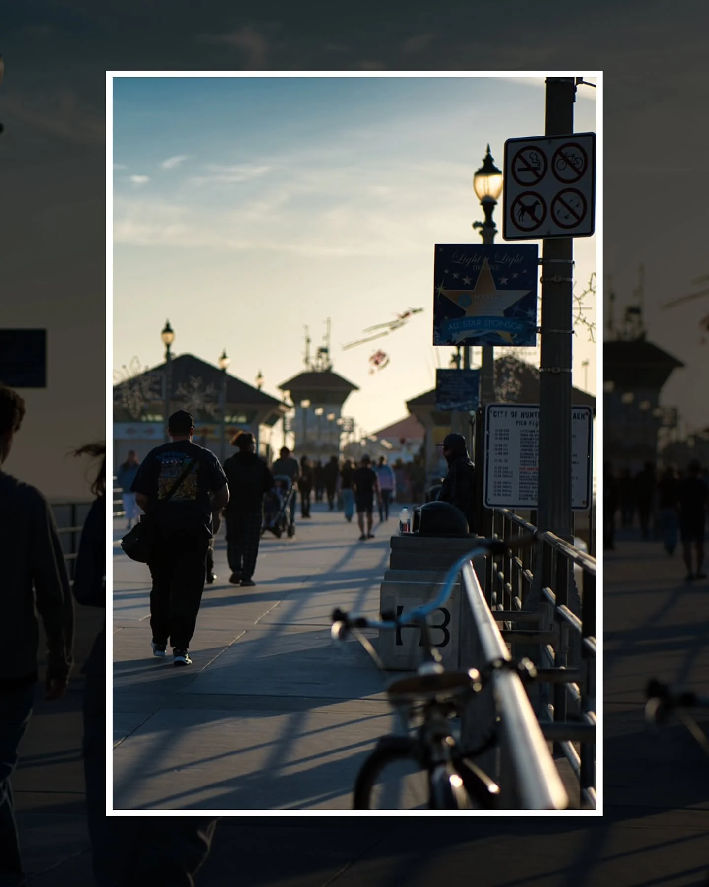Huntington Beach Pier Exploration
-
My last full day in Cali and I decided to head out and check out all the fuss just outside my AirB&amp;B. Turns out, there was a small fair happening and there were amazing people out there. Great music, great voic