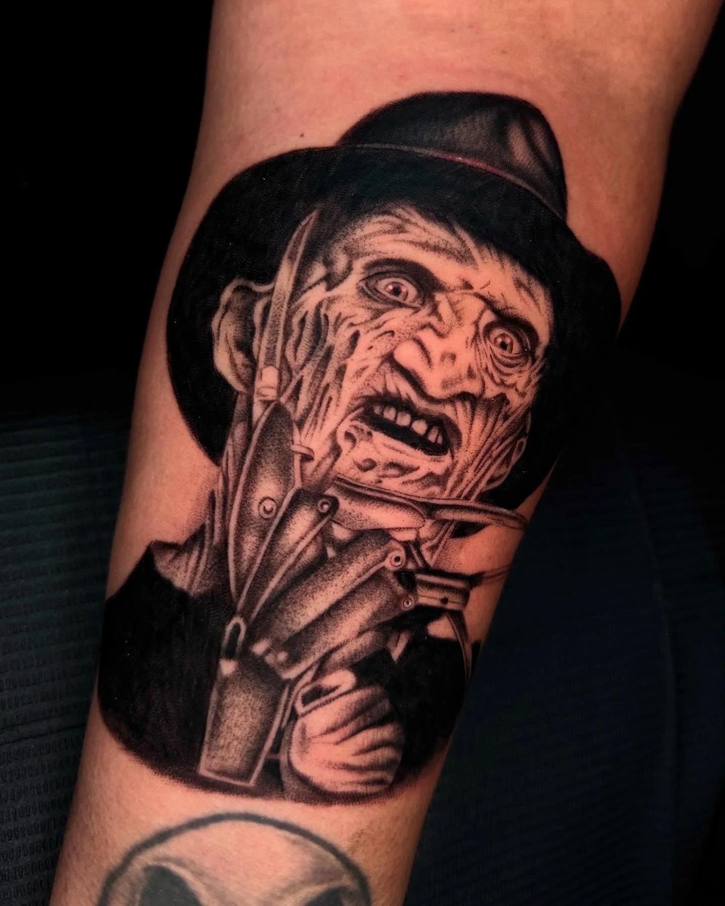 GUEST ALERT 🚨 @jennyinkz will be joining us September 15-19th ✶ Click the link in their bio to book your next appointment!