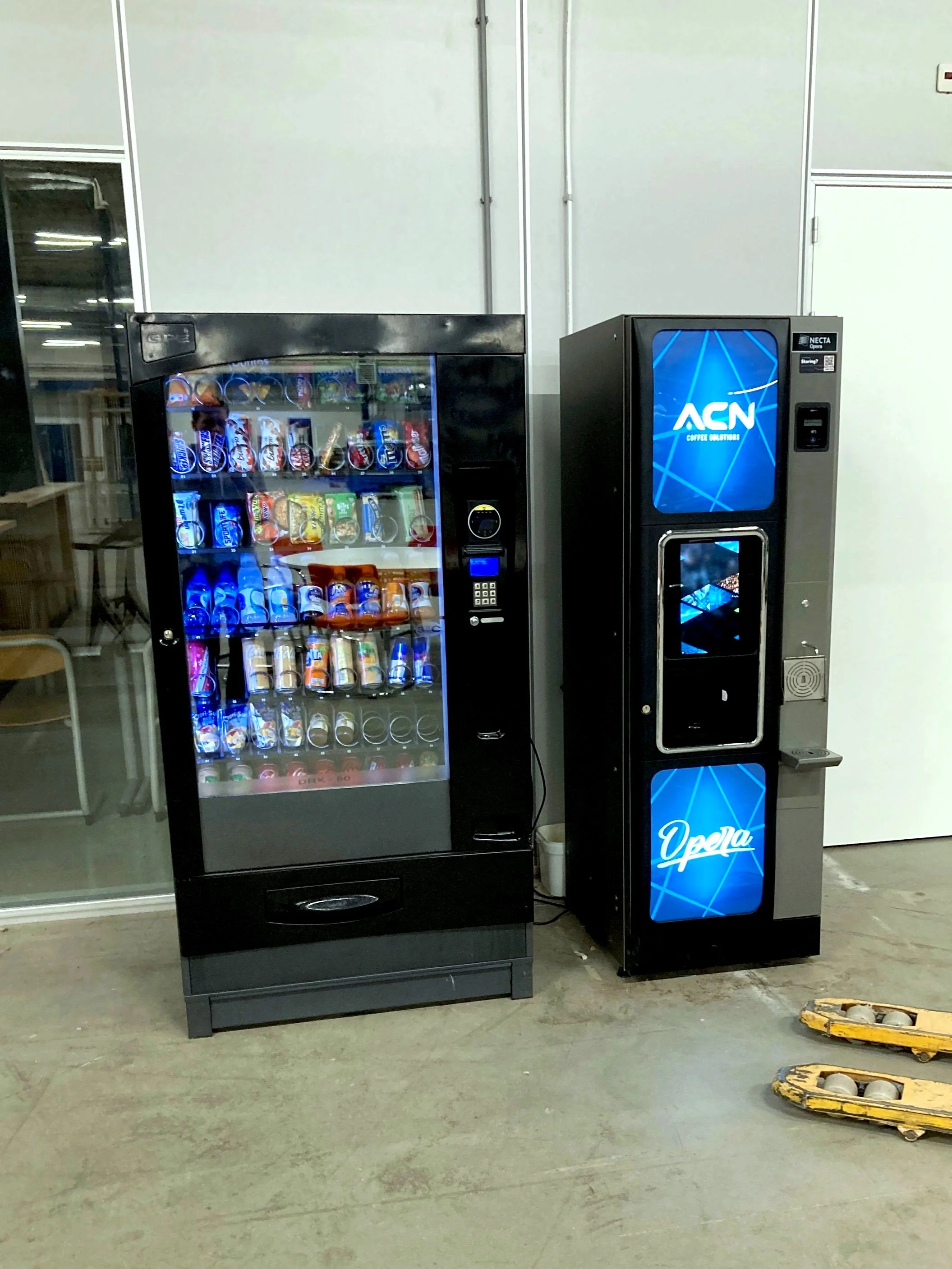 Vendingmachine in een werkplaats