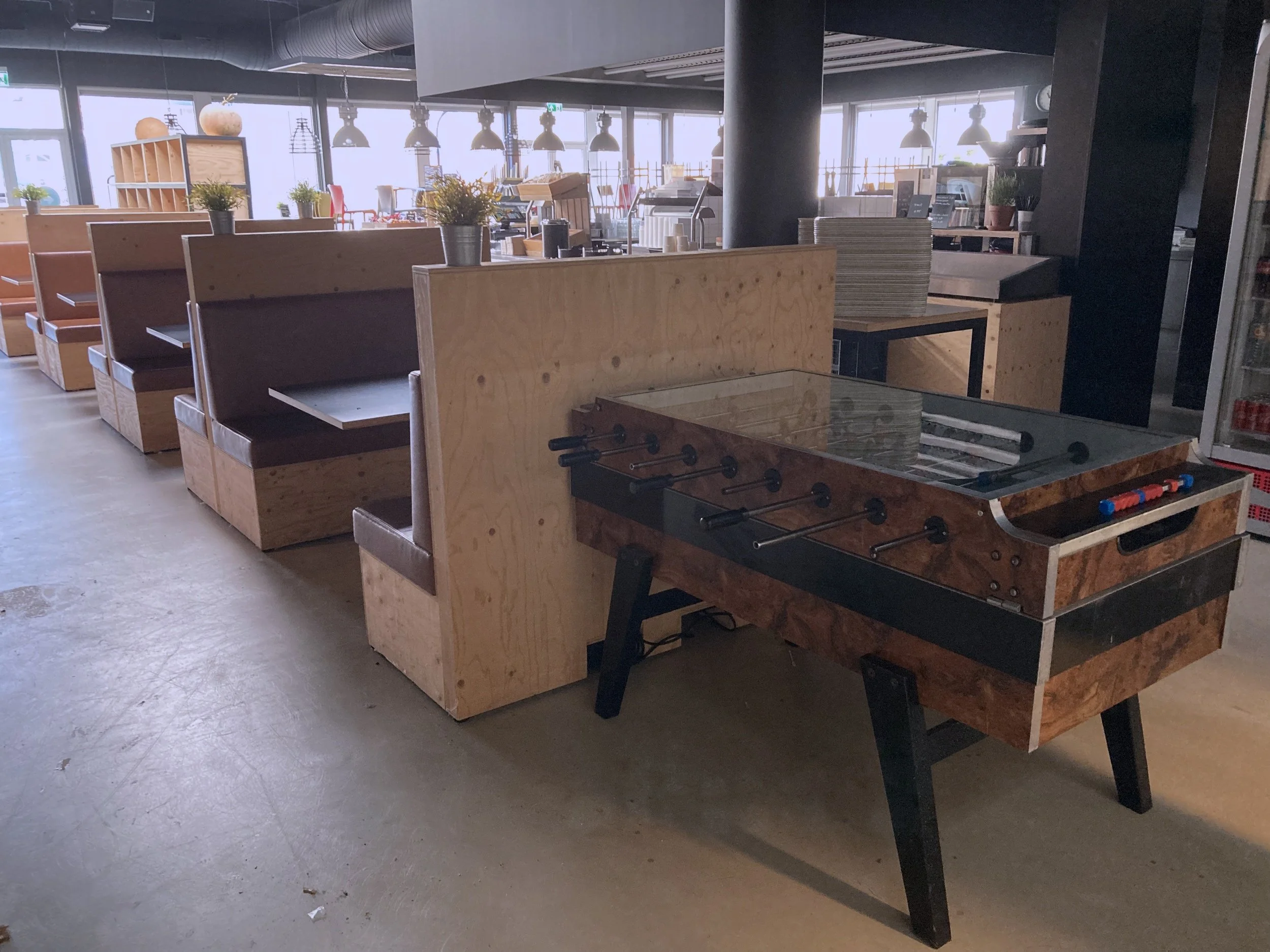 Voetbaltafel in sportcafé