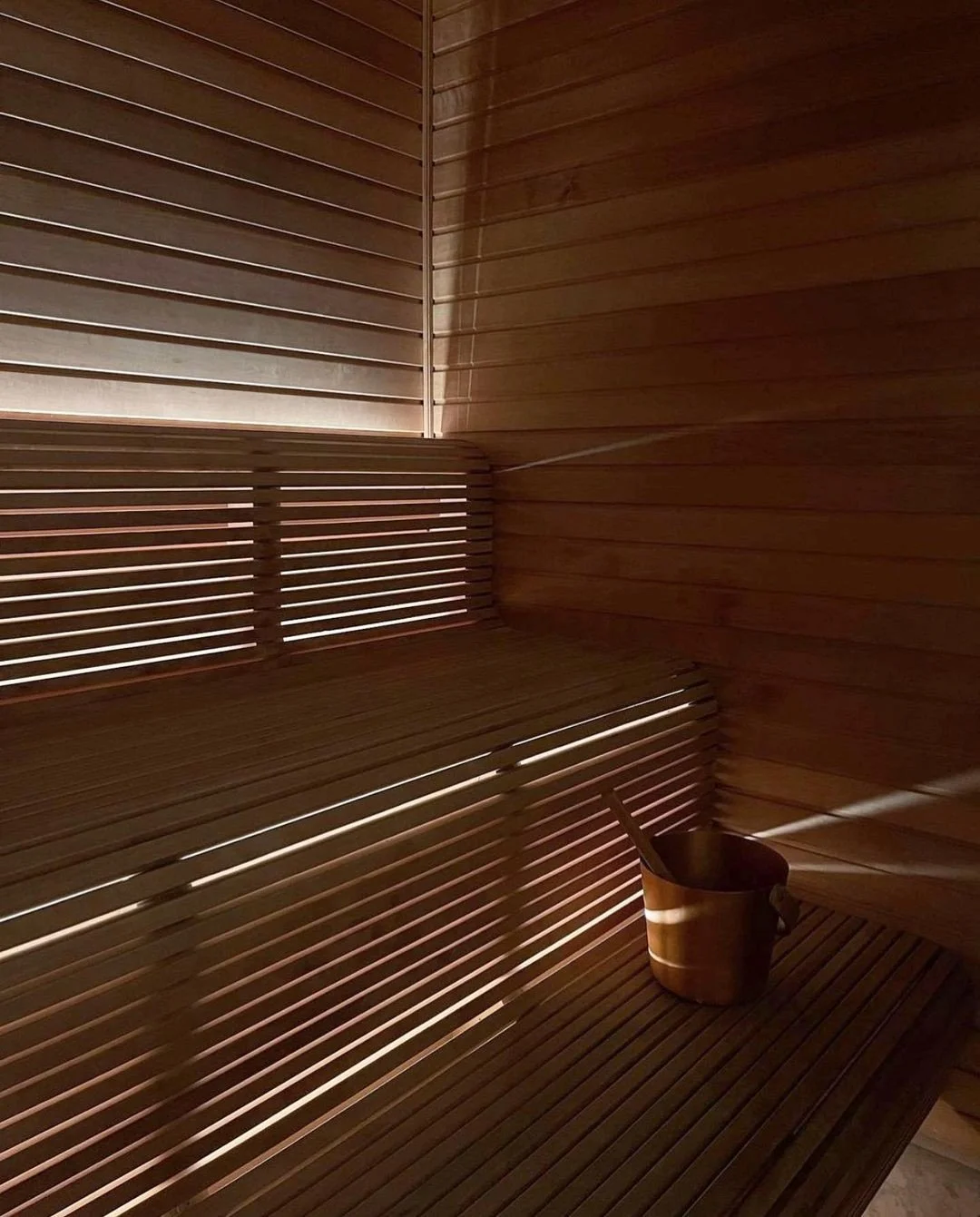 Finnish Sauna vs Infrared Sauna: Understanding the Differences for Recovery
