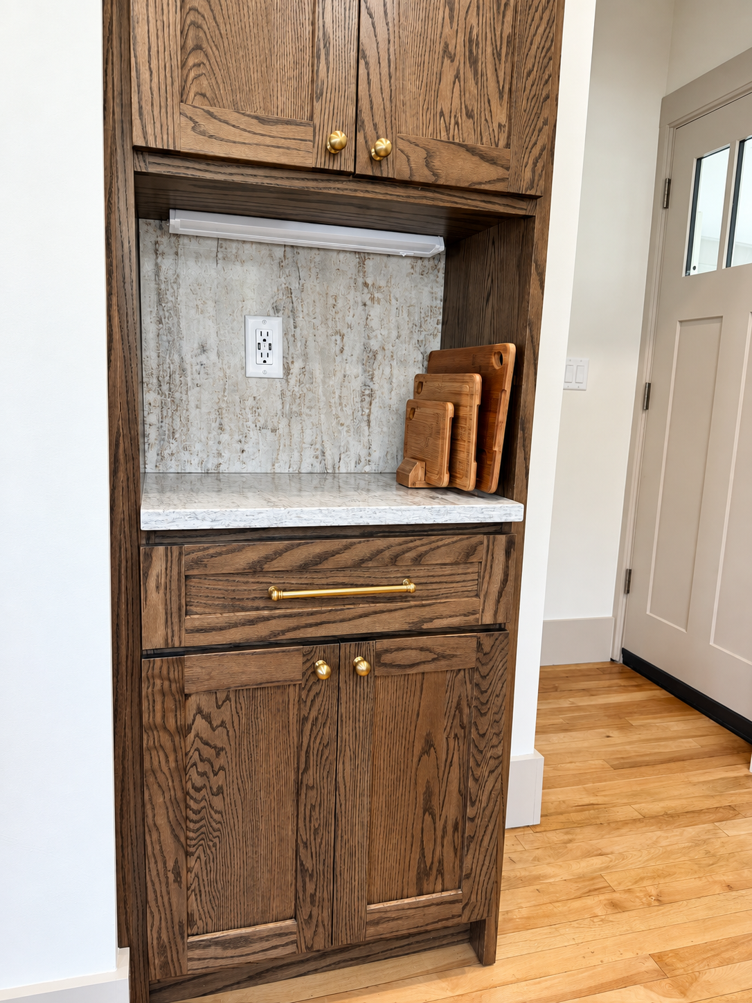 Naturally refined wood kitchen interior.png