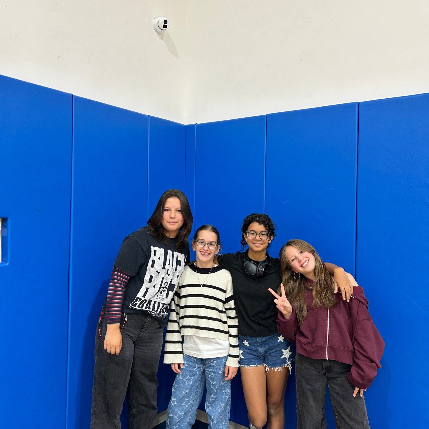 Our student government consists of two elected class representatives per grade, along with two student representatives who serve as a voice for all students. Together, they make a meaningful impact within our school community. 

Our middle school stu