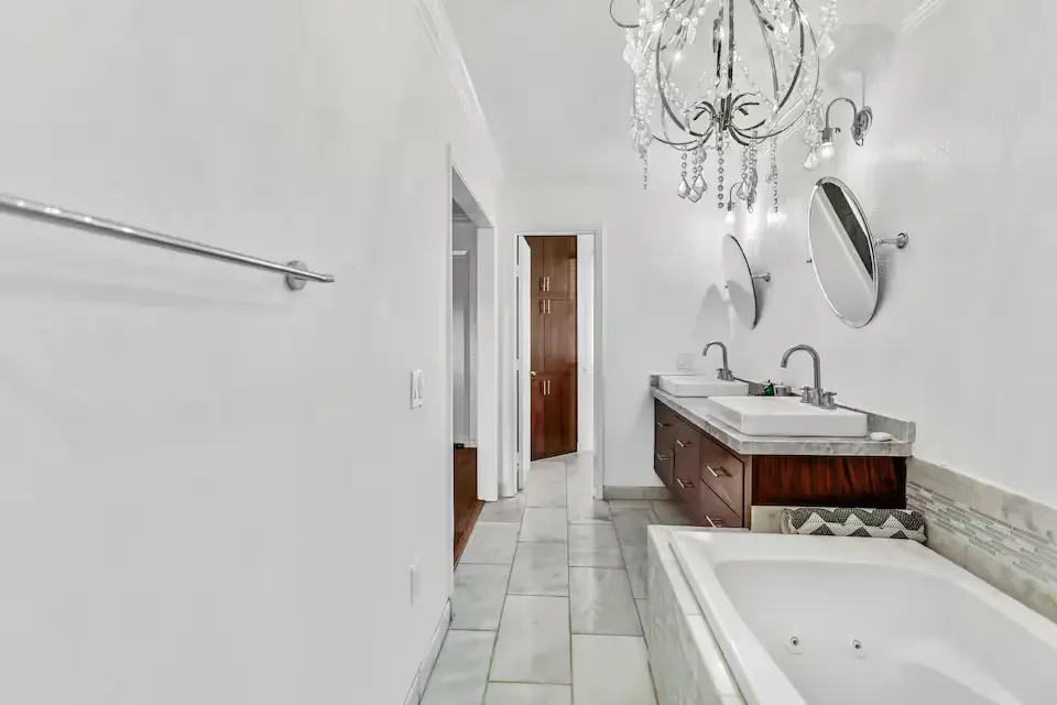 prosper-modern-estate-home-4.webp