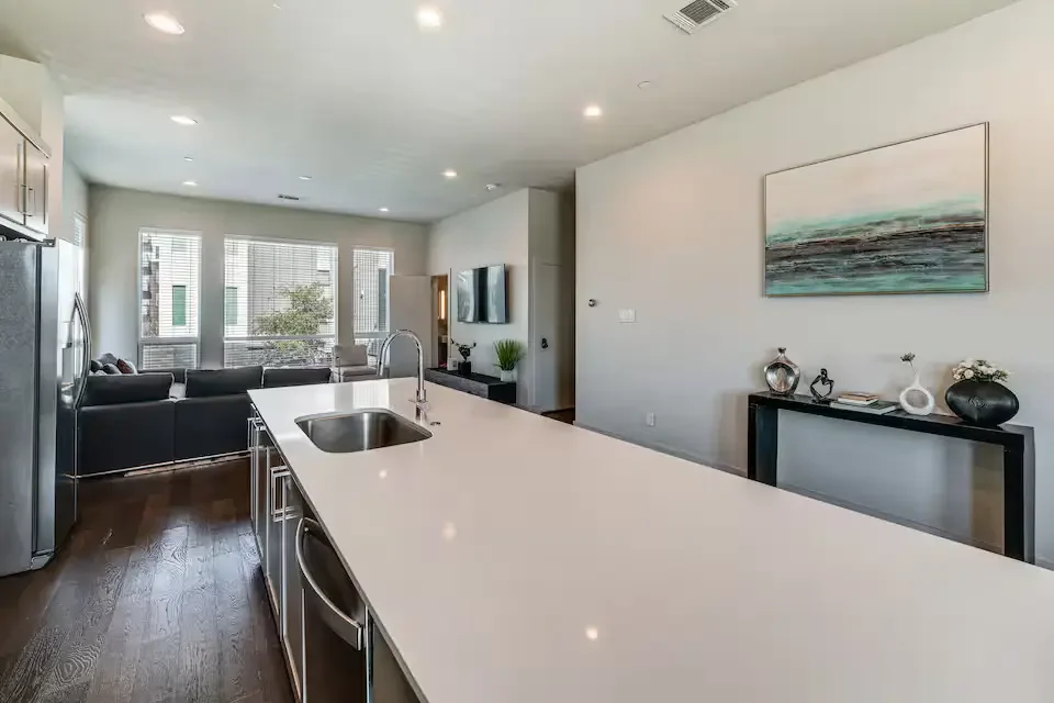 dallas-downtown-monthly-rental-1.webp