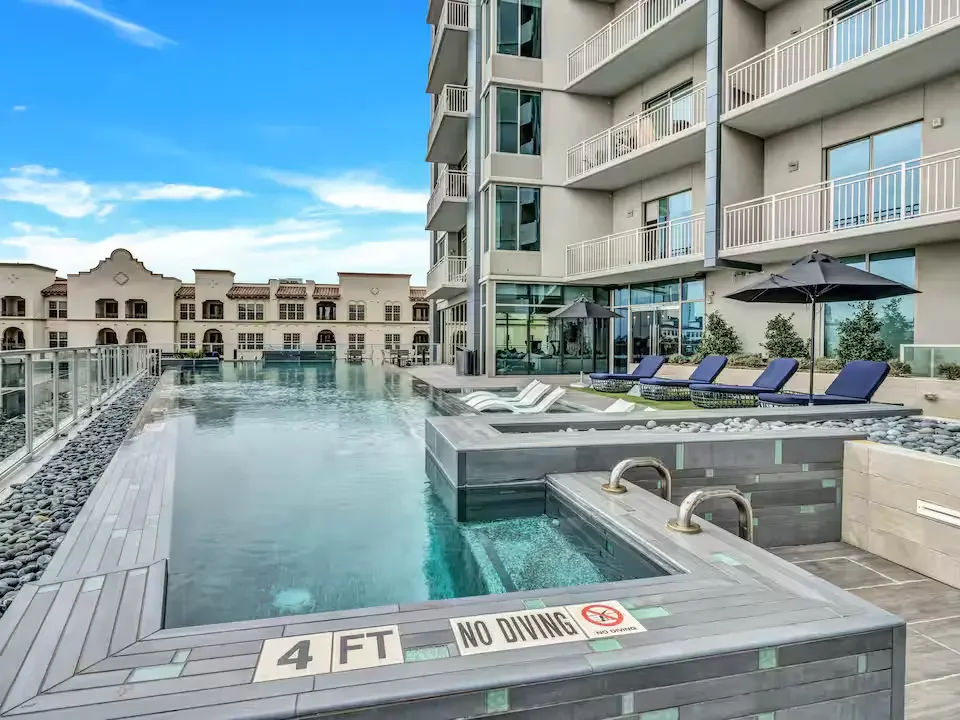 dallas-downtown-apartment-3.webp