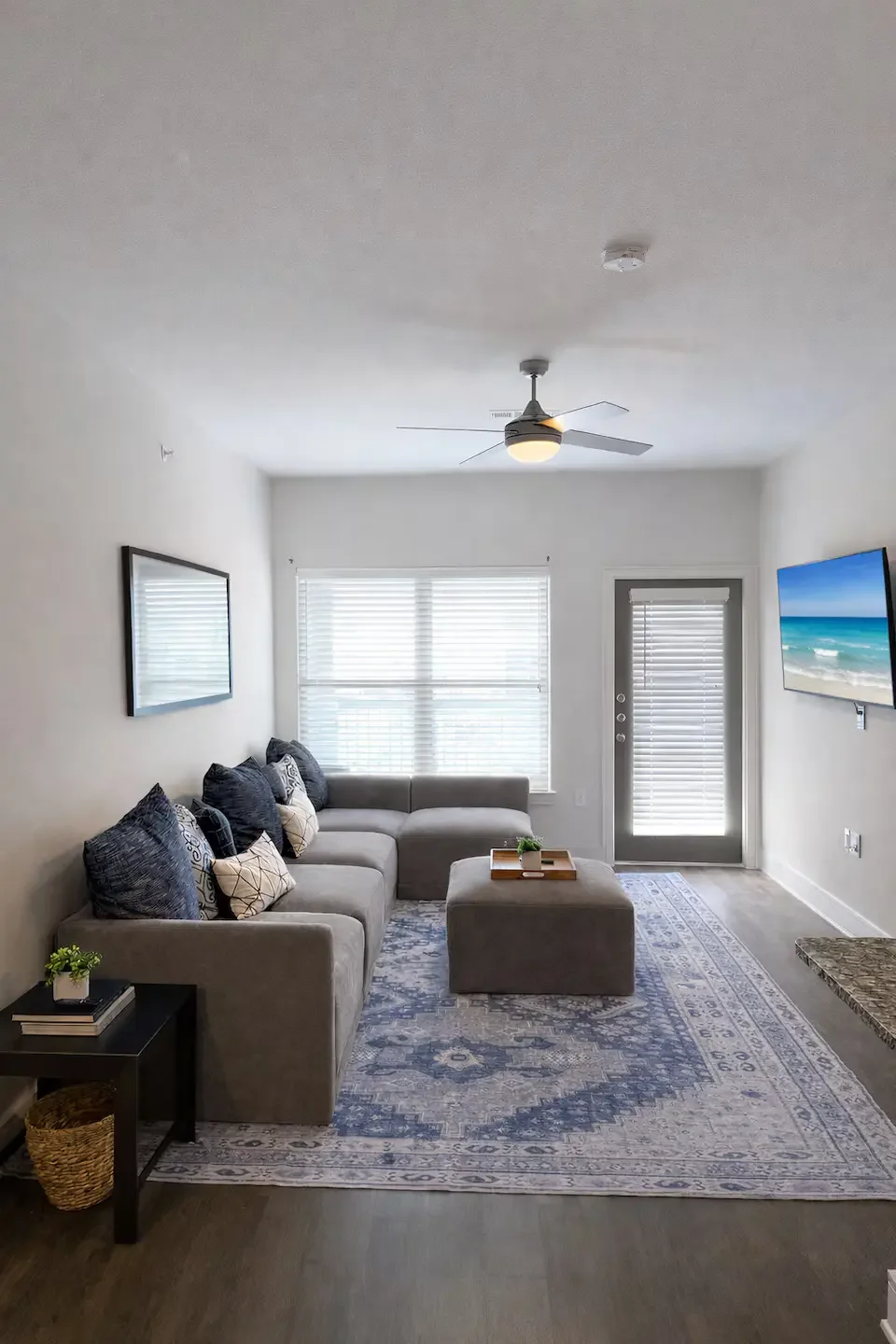 frisco-modern-apartment-3.webp