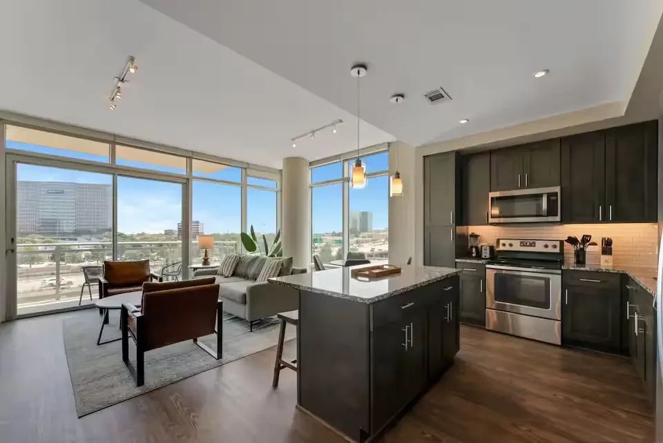 dallas-downtown-high-rise-apartment-4.webp