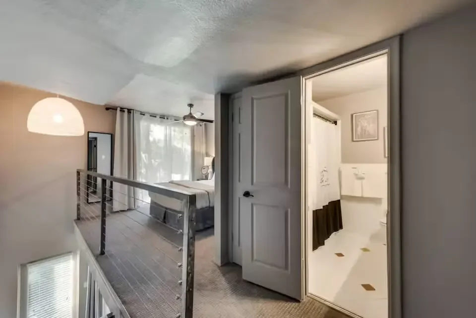 dallas-downtown-furnished-apartment-1.webp