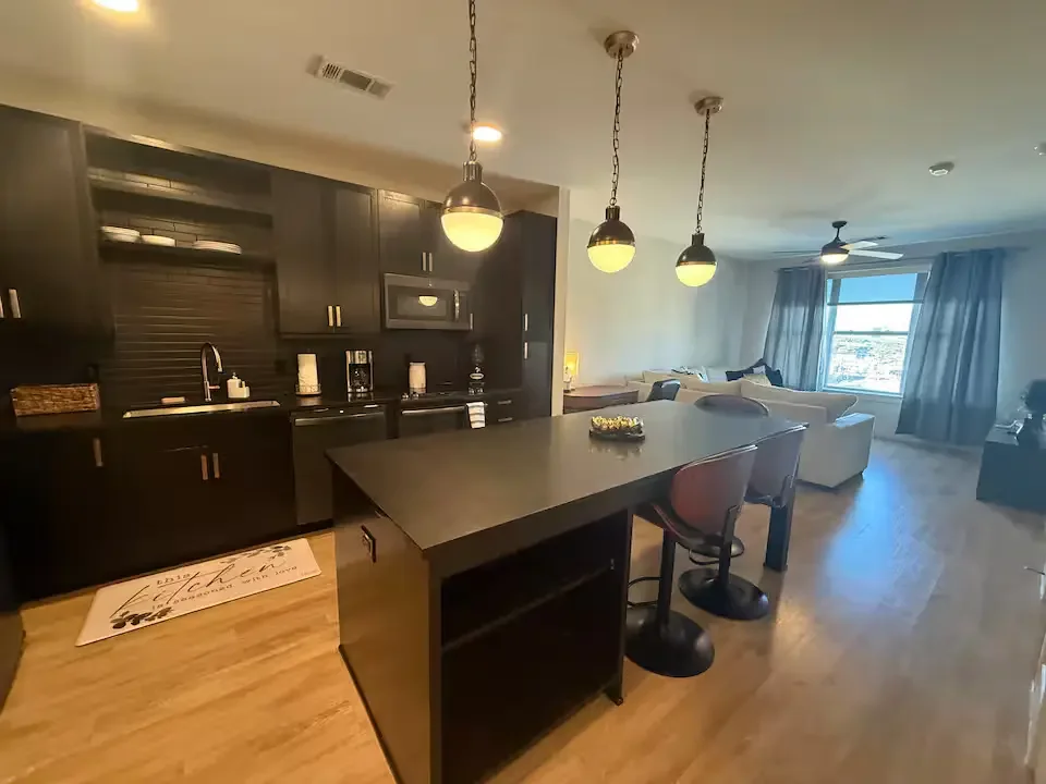 dallas-downtown-modern-city-apartment-11.webp