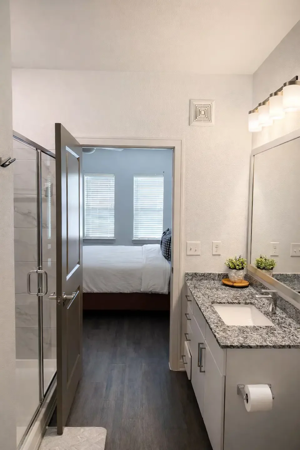 frisco-modern-apartment-1.webp