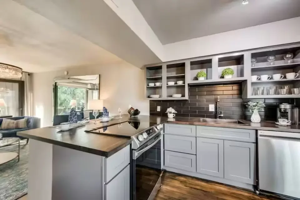 dallas-downtown-furnished-apartment-2.webp