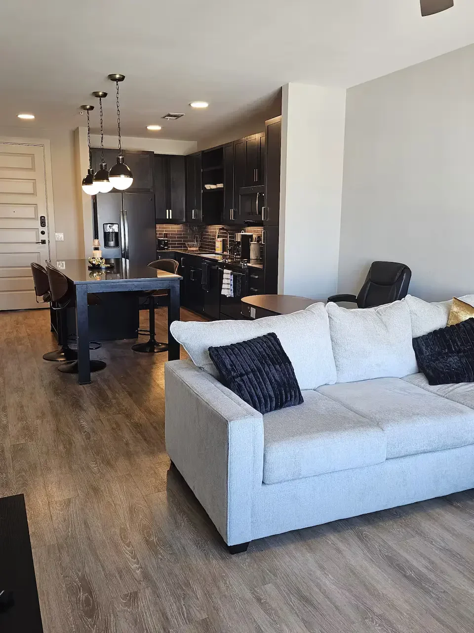 dallas-downtown-modern-city-apartment-5.webp