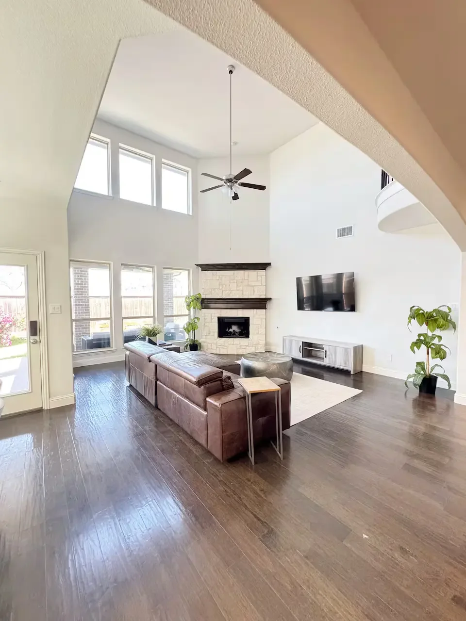 prosper-custom-luxury-home-9.webp