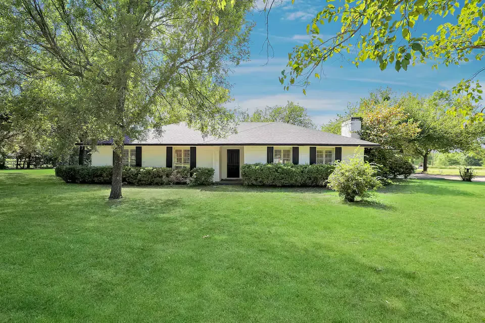 prosper-modern-estate-home-12.webp