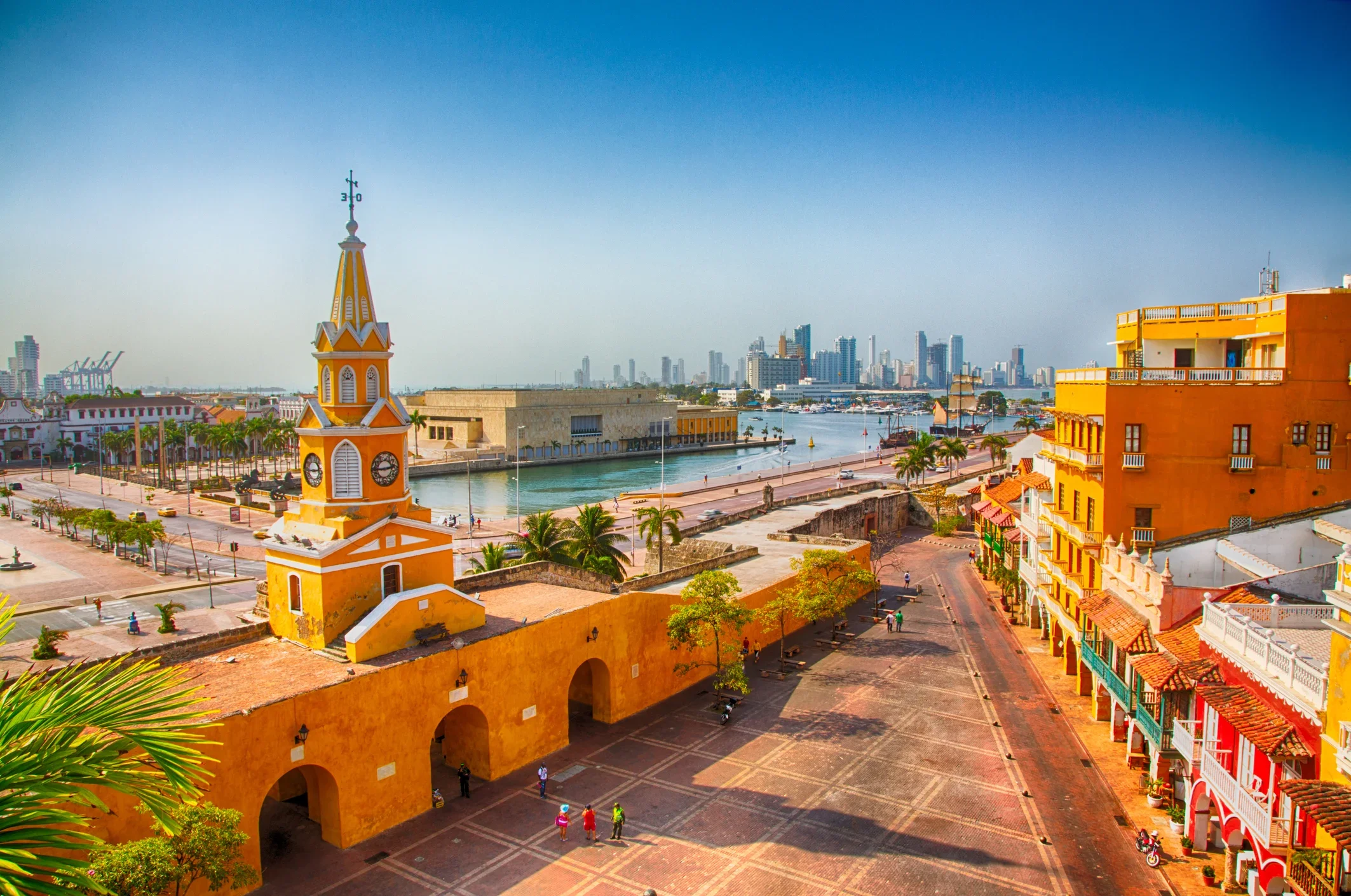 Torre%20del%20Reloj%20en%20Cartagena%20de%20Indias,%20Colombia.webp