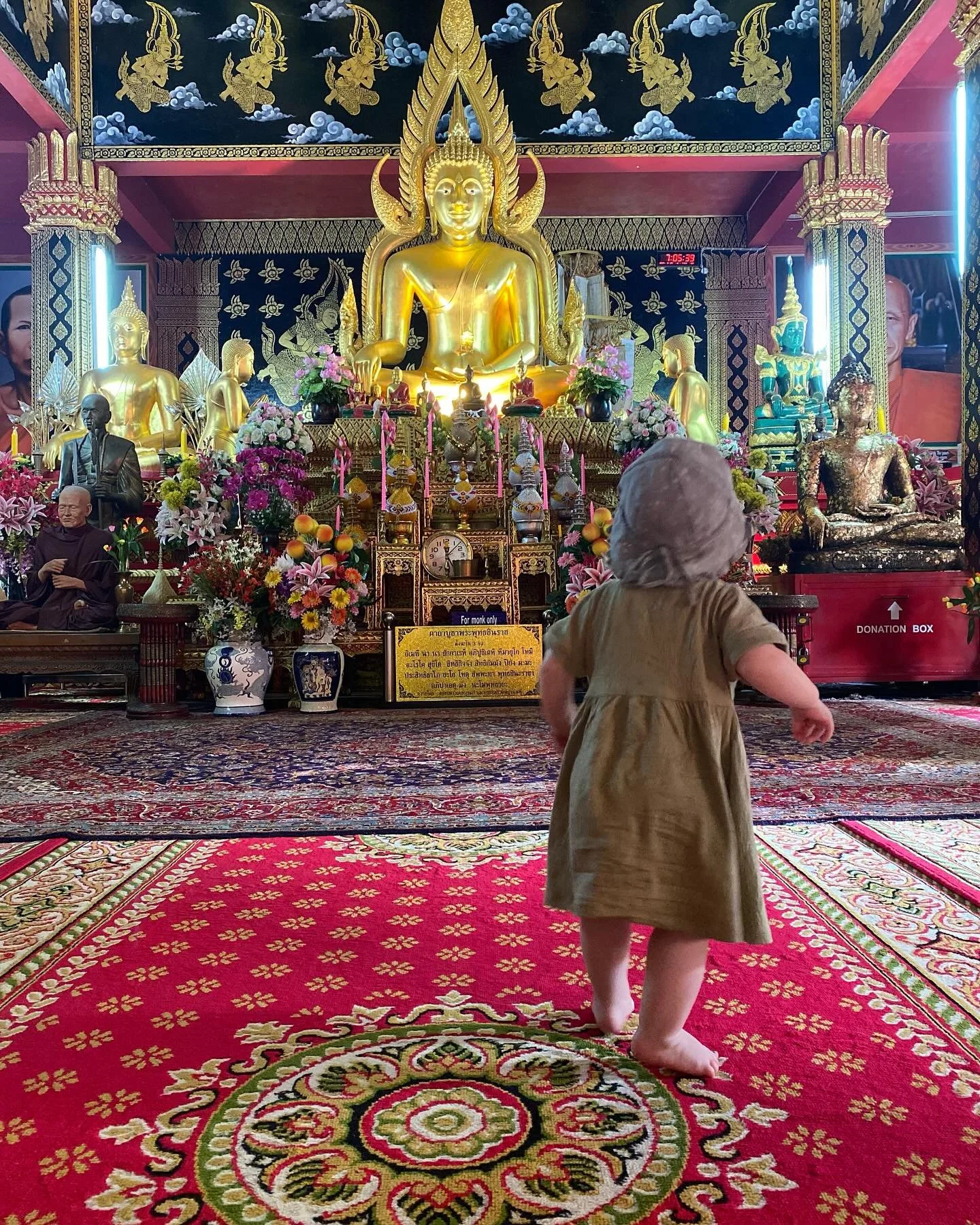 Glad we made the effort to get up to the North of Thailand and the city of Chiang Mai. What a beautiful city 🤩. Temples galore, great food and bustling markets. #thailand #chiangmai #temple #family #freedom