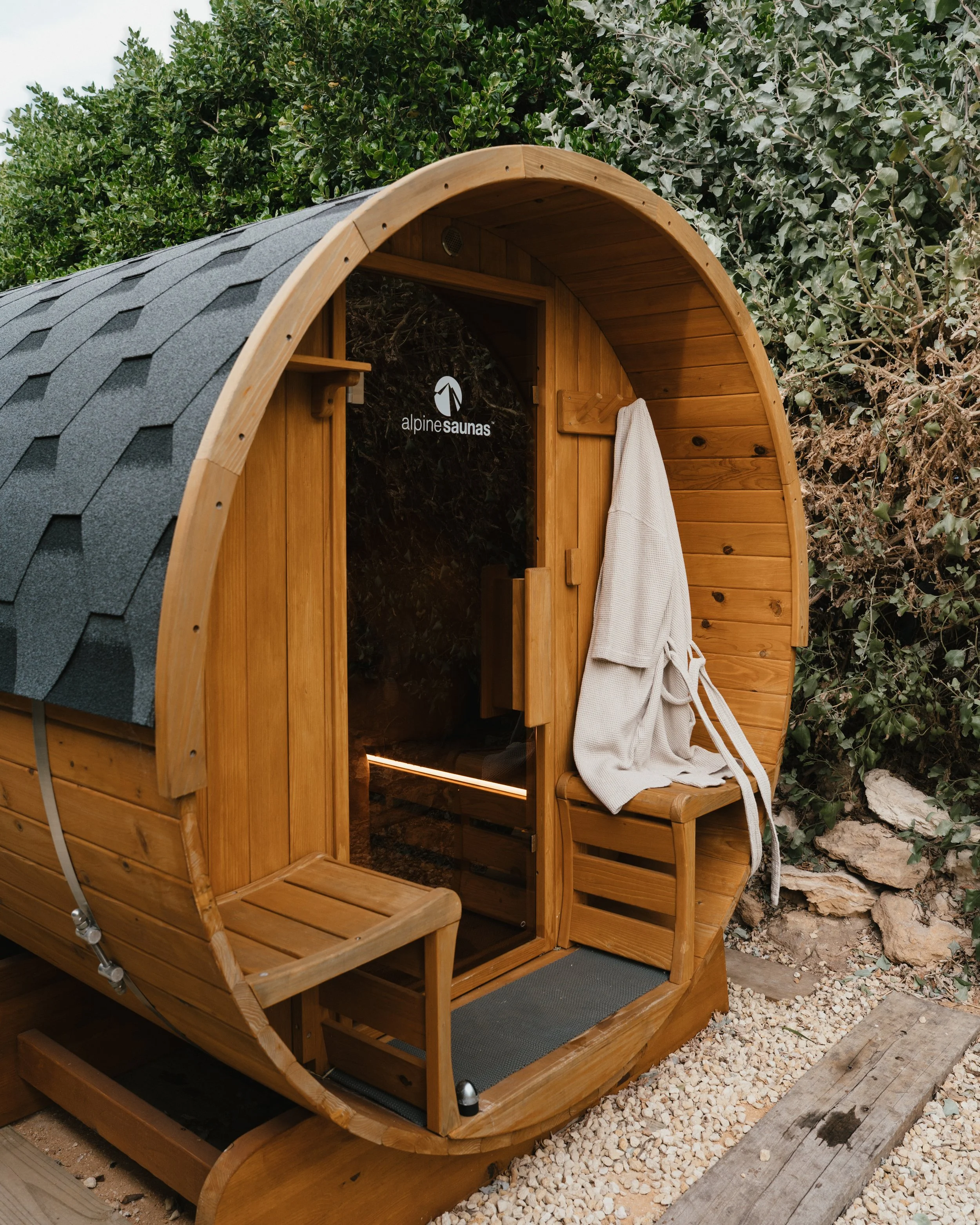 orbe-woodshed-robe-sitchu-7.jpg