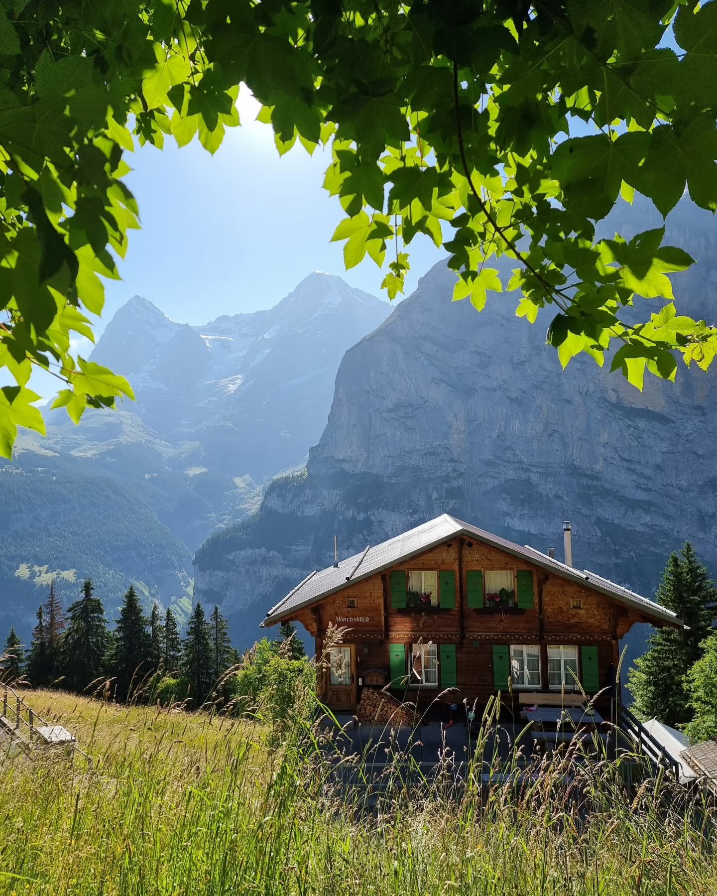 M&uuml;rren, the most picturesque village in Switzerland 🏡

@jungfrauregion @murrengimmelwald 🌿

#swissalps #mountainlife #switzerland #hiking 
#jungfrauregion #m&uuml;rren #lauterbrunnen