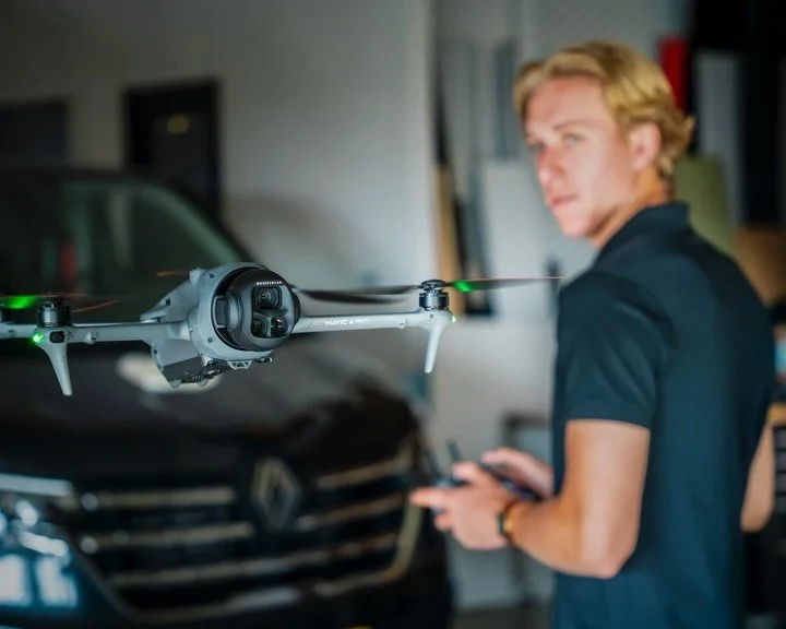 Voor Onn-Lighting brachten we hun nieuwe identiteit in beeld: betrokken, vakkundig en altijd in beweging. Geen standaard merk, maar een team dat zelf meewerkt op de werkvloer &ndash; en dat voel je.

🎥 Team:
Regie &ndash; @luca_recca 
Camera &ndash;