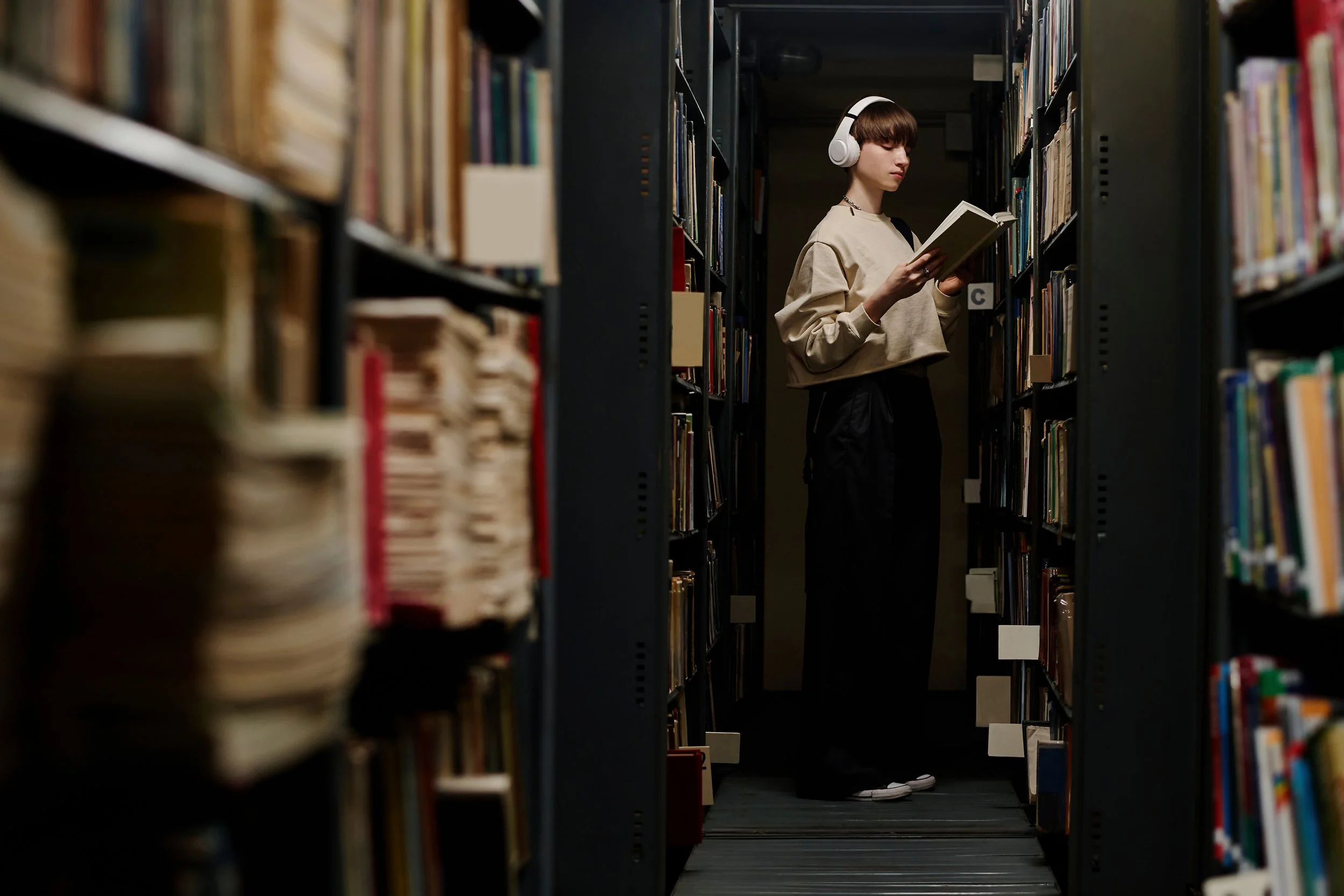 student-reading--lo.jpg