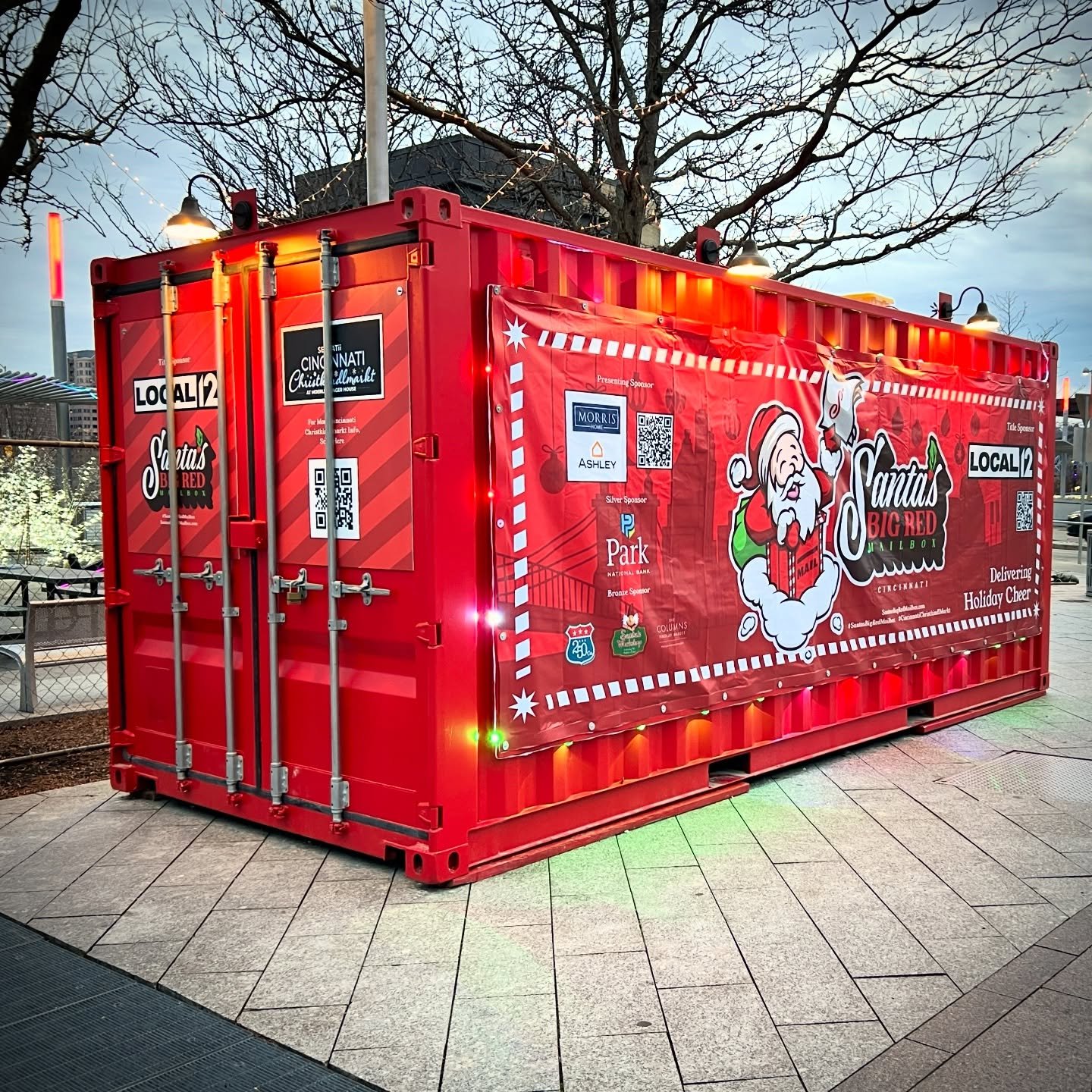 Ready to go! JINGLE ALL THE WAY!
See you at @cincinnatichristkindlmarkt @moerleinlh 
✨⭐️✨⭐️✨