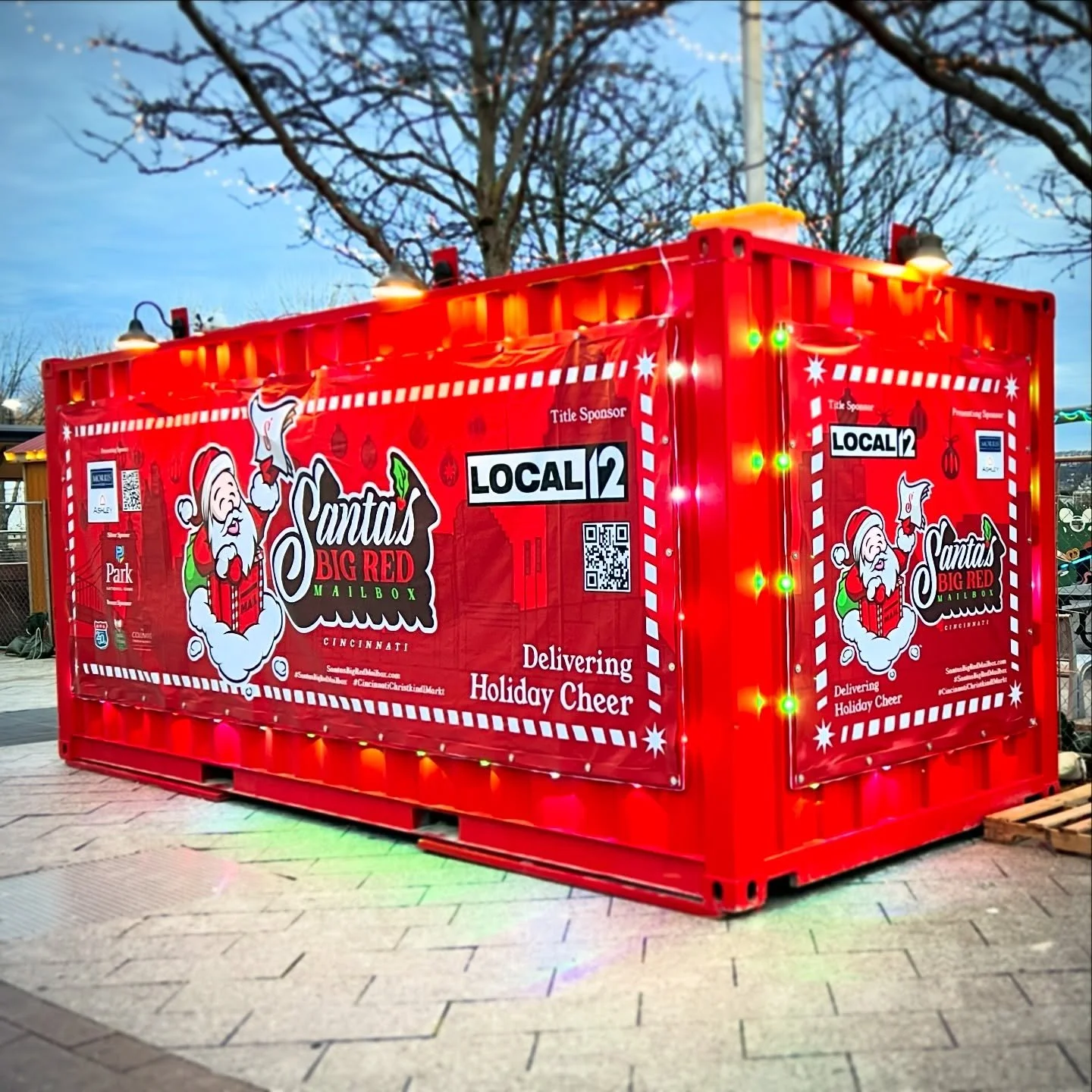 We&rsquo;re celebrating down at @cincinnatichristkindlmarkt @moerleinlh What a wonderful time on the Ohio River!
🎅🏽🎅🏽🎅🏽🎅🏽🎅🏽🎅🏽🎅🏽🎅🏽
Get your letters to Santa at @santasbigredmailbox