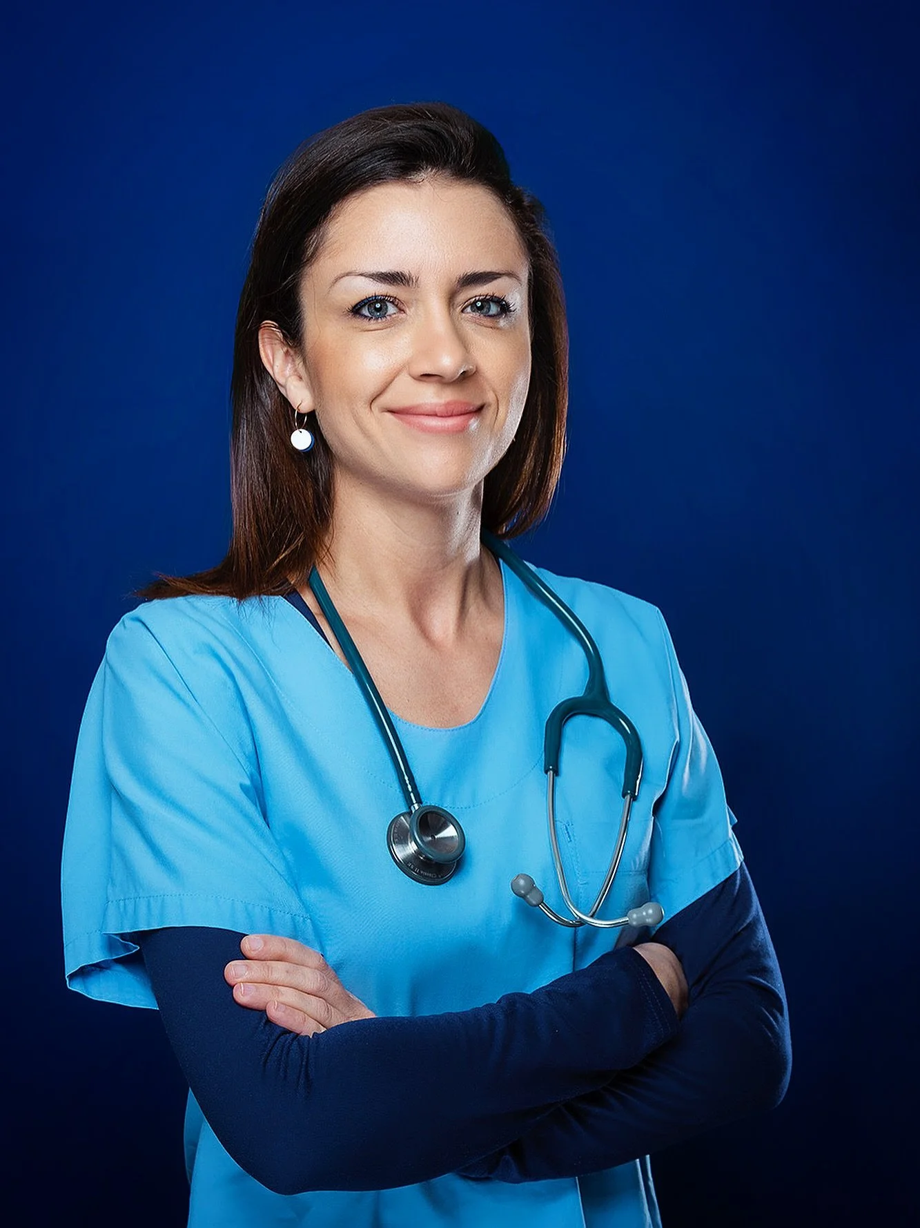 🩺 Le portrait corporate s’adapte à tous les métiers.
Dans le domaine médical, il est essentiel d’inspirer confiance et professionnalisme.
Un portrait soigné peut servir pour LinkedIn, un CV, mais aussi pour le