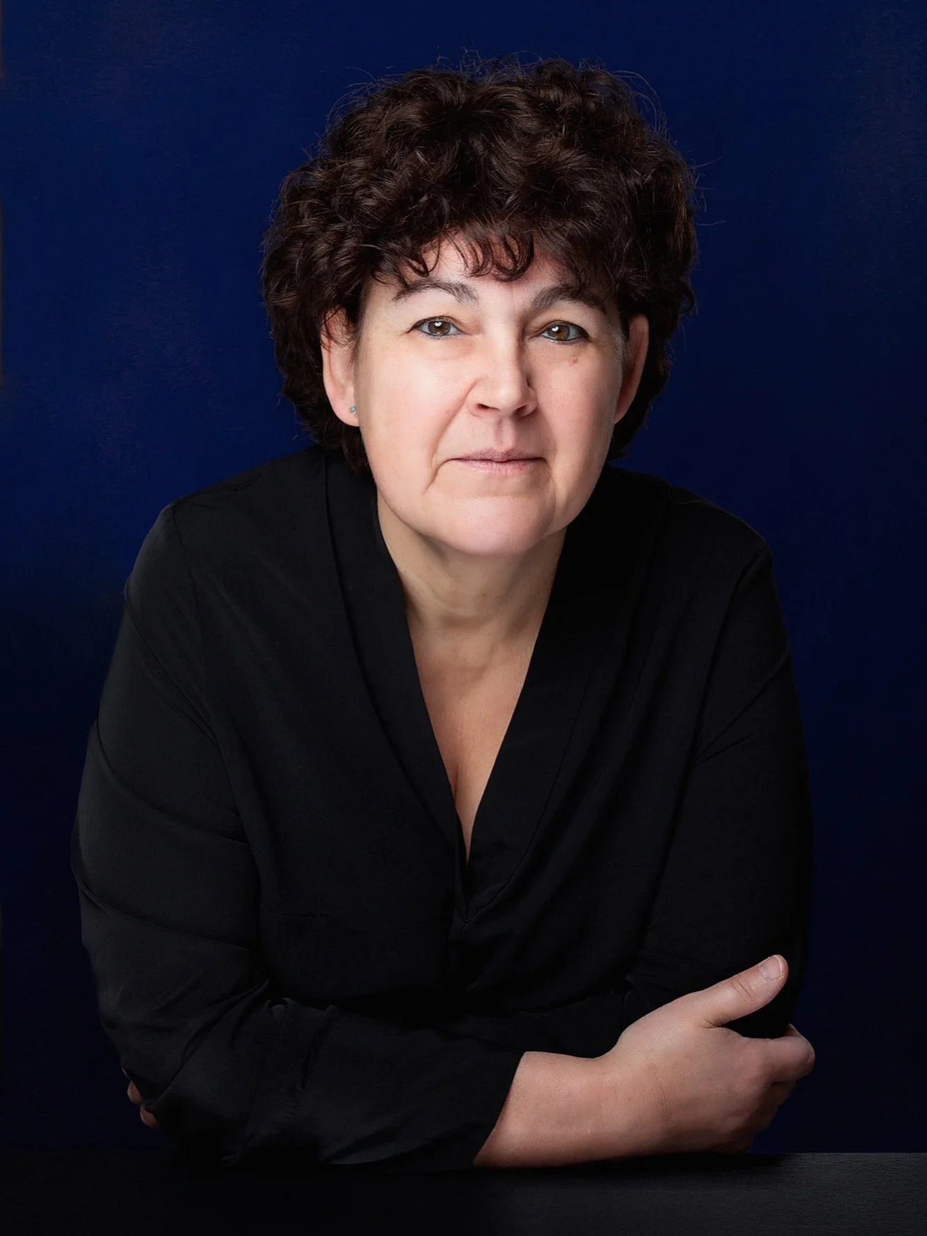 💼 En ce lundi, je termine une belle série de portraits corporate.
Des visages vrais, des regards francs, des personnalités qui s’assument.
Comme ici, un portrait simple, sans artifices, qui respire la confiance.
Pas besoin d&rs