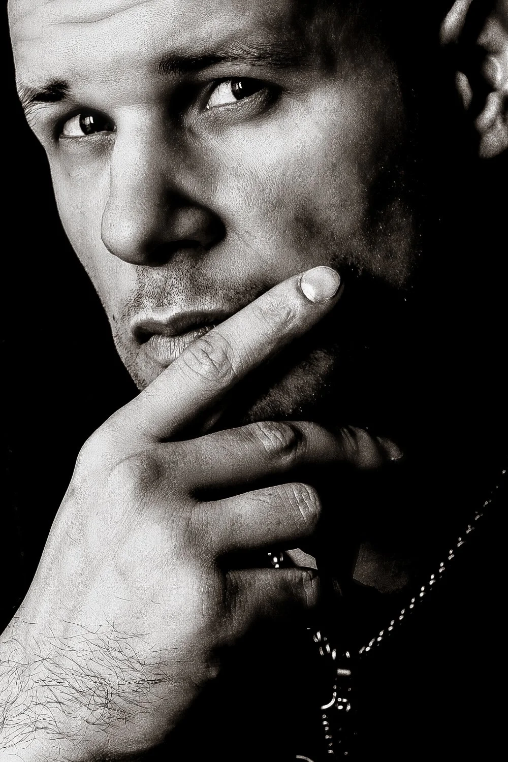 bookphoto_portrait.jpg