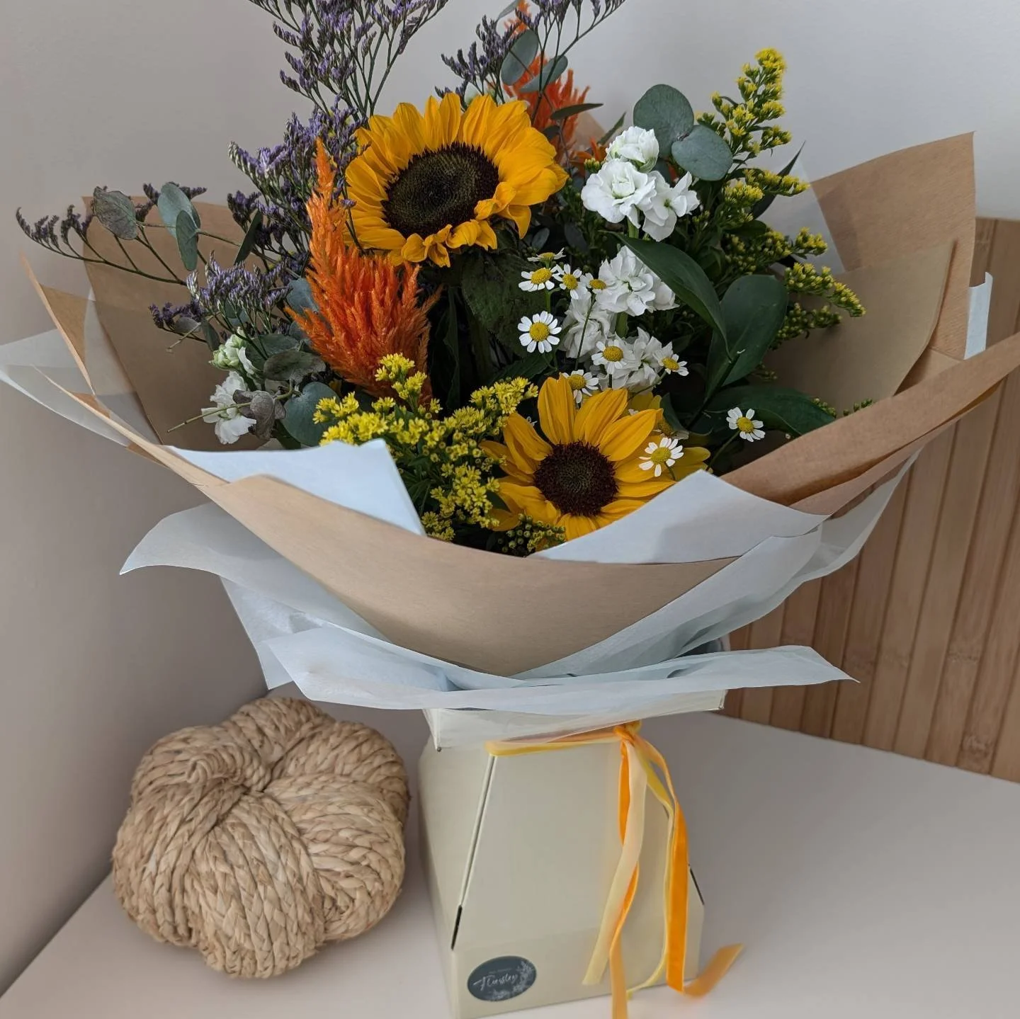 🍂1st October🍂

#autumn #sunflowers #newtonlewillowsflorist #giftboquet #supportlocal