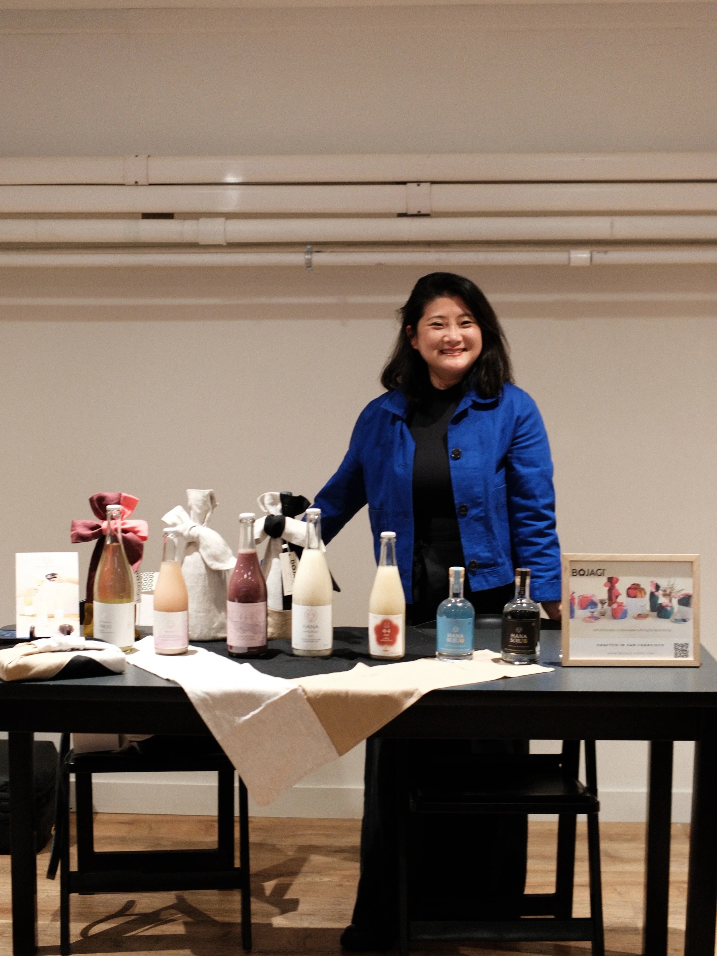 Memories of bojagi 🎁❤️

An honor to share the evening with Judy Kim of @bojagihome at @flatironwines ✨ 

From the art of brewing sool to the tradition of wrapping with bojagi, a beautiful celebration of Korean craftsmanship, heritage, and the joy of