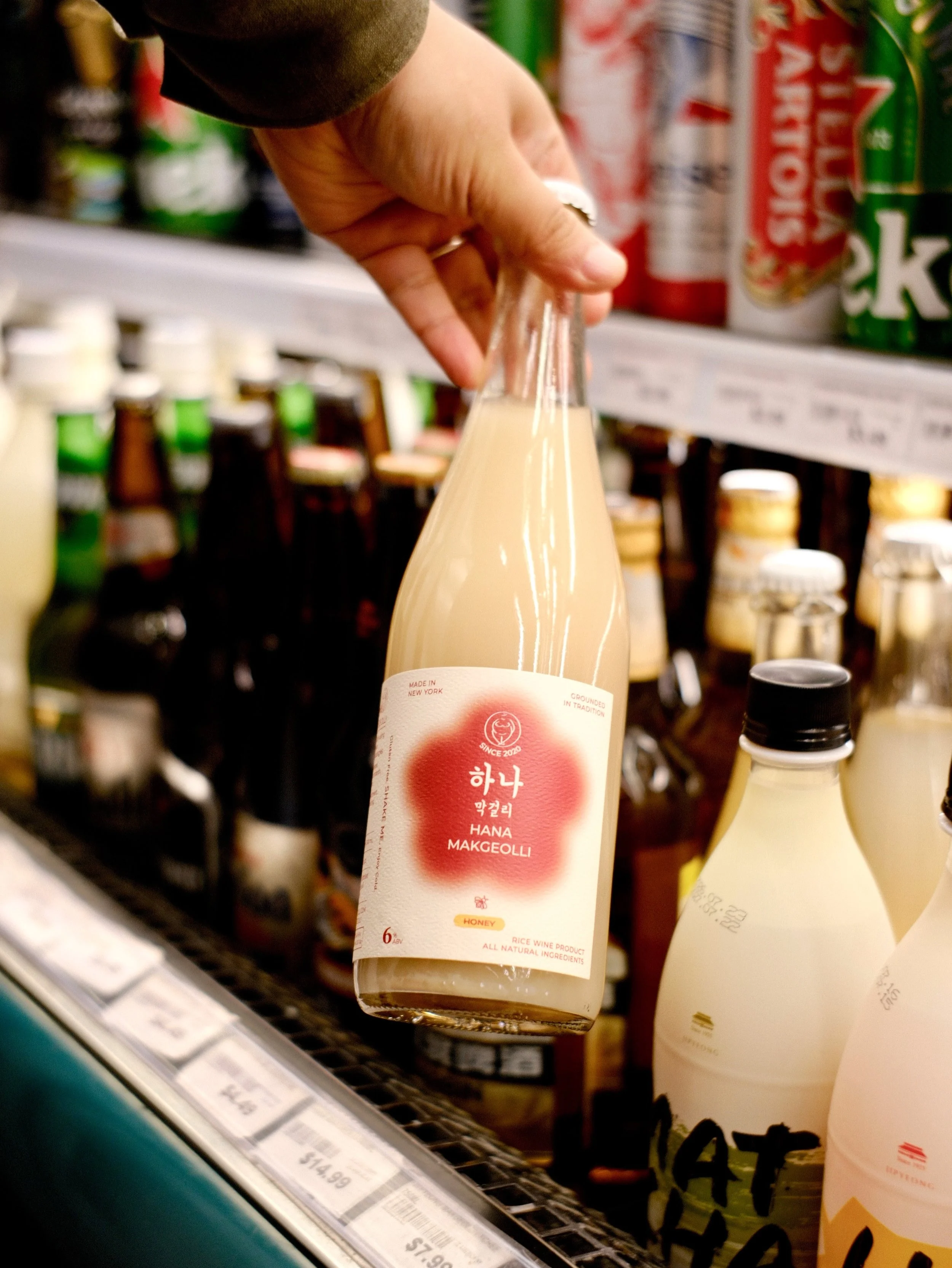 Honey belongs in your H Mart basket🍯😋

Brewed in Brooklyn, naturally fermented, and made with a touch of wildflower honey 🌼 6% and it&rsquo;s easy 🤙

Find Hana Makgeolli Honey across all H Mart Manhattan locations!